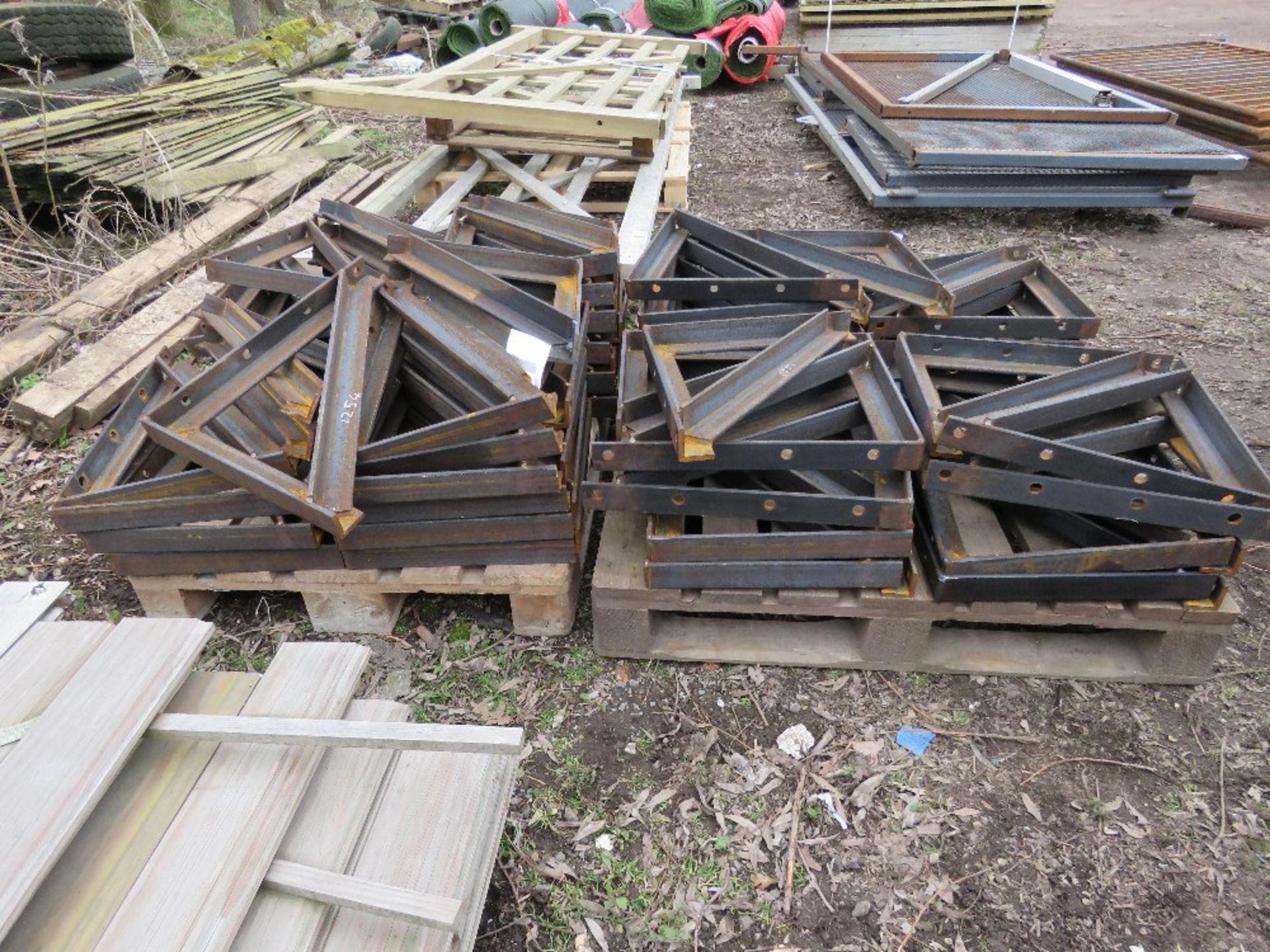 2 X PALLETS OF HEAVY DUTY RIGHT ANGLE BRACKETS. THIS LOT IS SOLD UNDER THE AUCTIONEERS MARGIN SC - Image 3 of 5