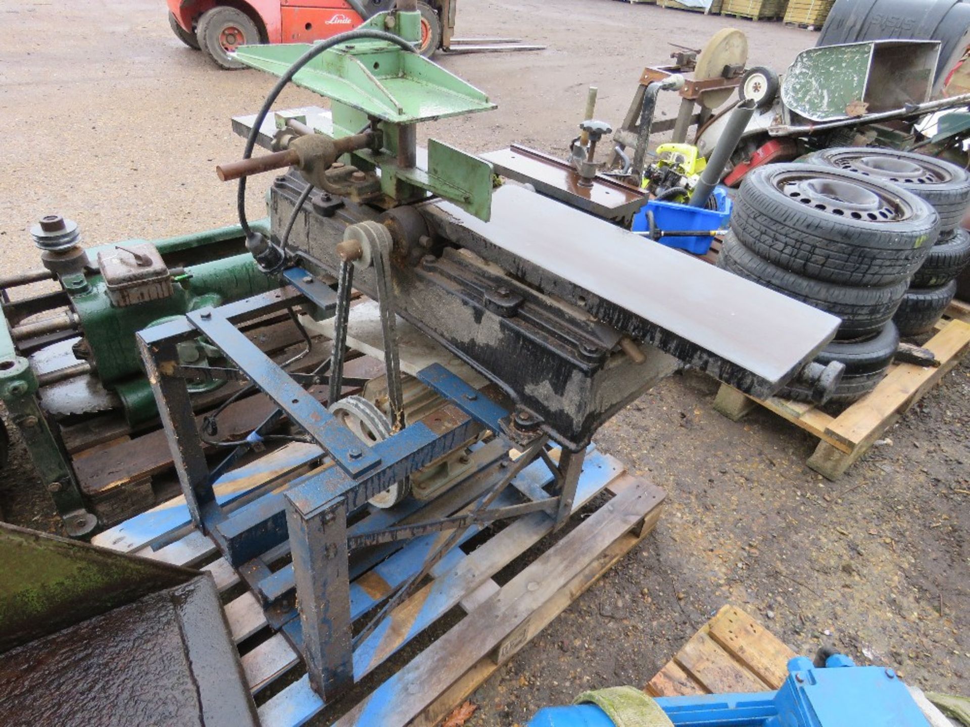 WOOD WORKING PLANER BENCH. THIS LOT IS SOLD UNDER THE AUCTIONEERS MARGIN SCHEME, THEREFORE NO VAT - Image 3 of 7