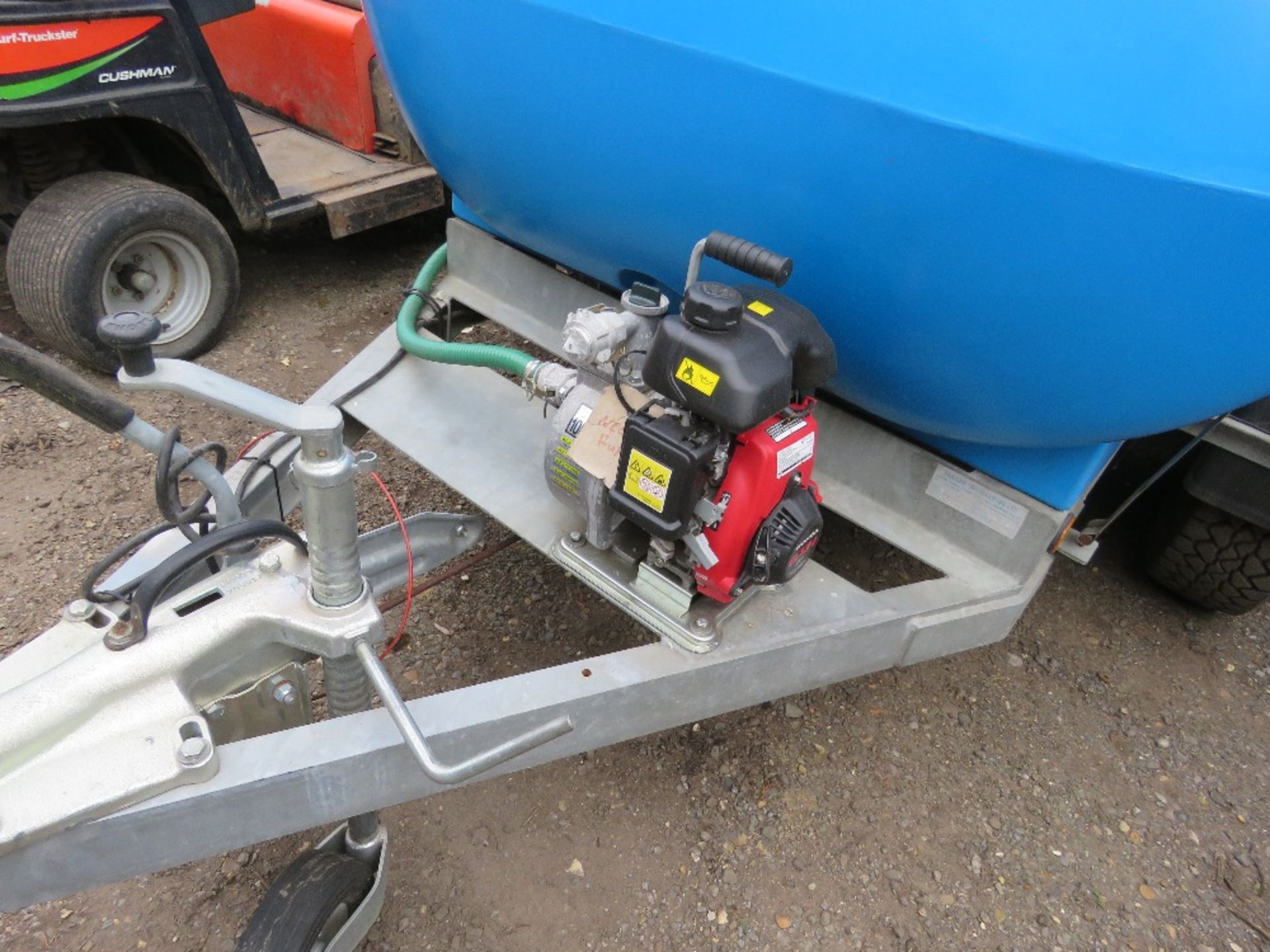 TRAILER ENGINEERING SINGLE AXLED WATER BOWSER WITH HONDA WATER PUMP. OWNER DOWNSIZING SO SURPLUS TO - Image 4 of 7