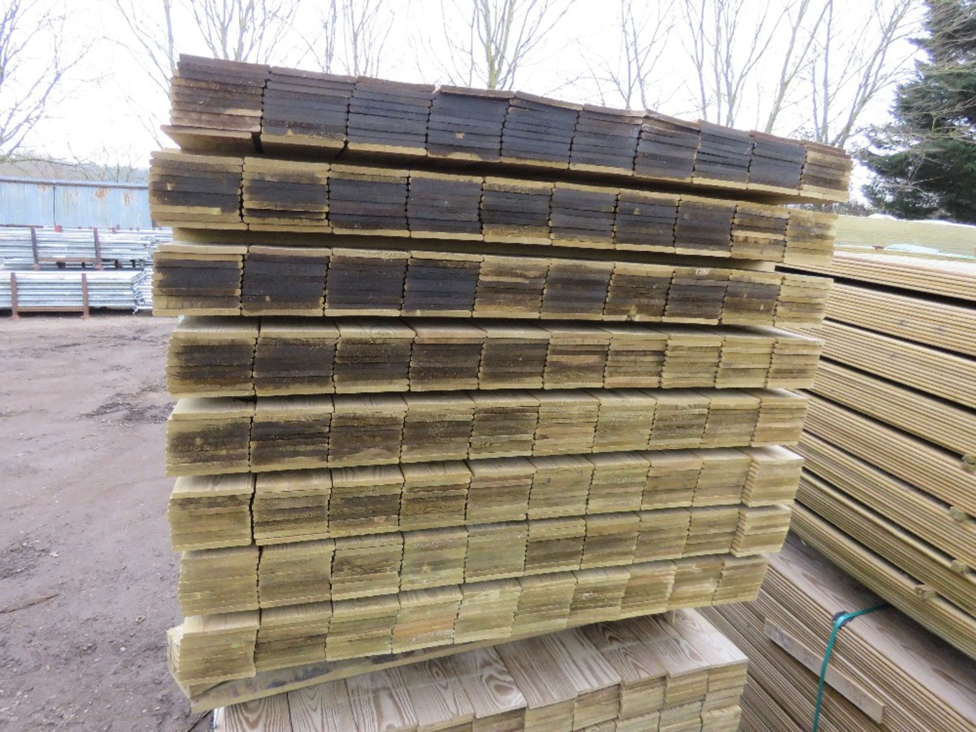2 X PACKS OF PRESSURE TREATED HIT AND MISS FENCE CLADDING TIMBER BOARDS: 1.14M LENGTH X 100MM WIDTH - Image 2 of 4