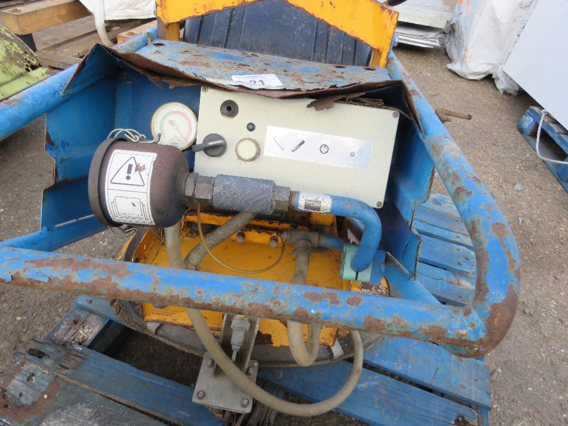 PROBST HONDA ENGINED SUCTION SLAB LIFTING BARROW. THIS LOT IS SOLD UNDER THE AUCTIONEERS MARGIN S - Image 2 of 3