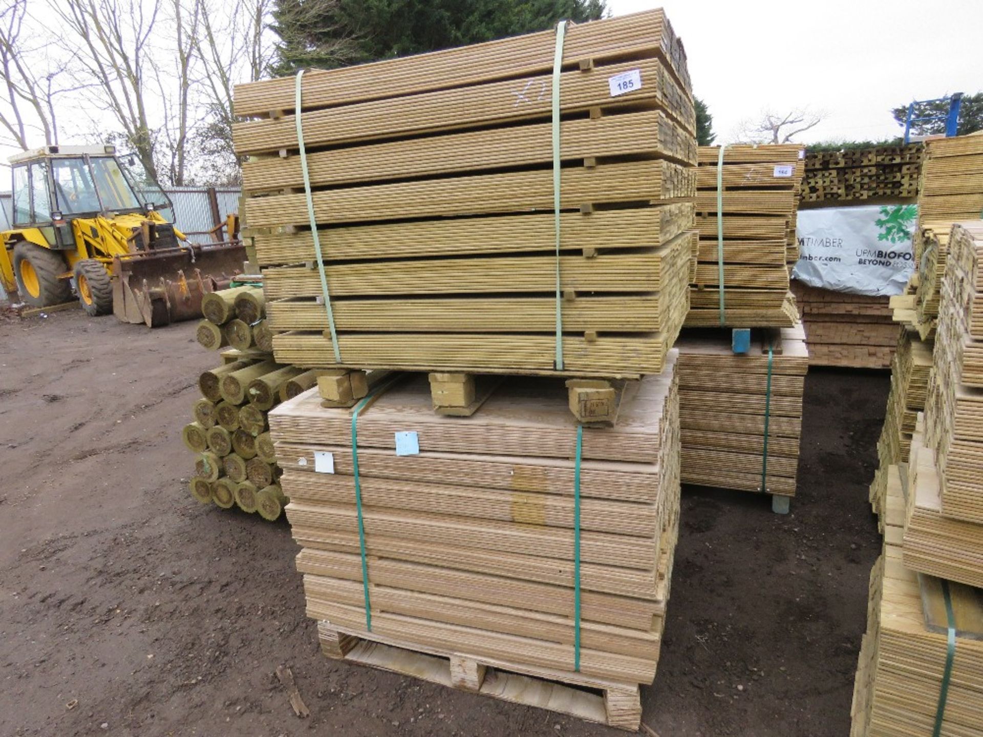 2 X PACKS OF PRESSURE TREATED HIT AND MISS FENCE CLADDING TIMBER BOARDS: 1.14M LENGTH X 100MM WIDTH