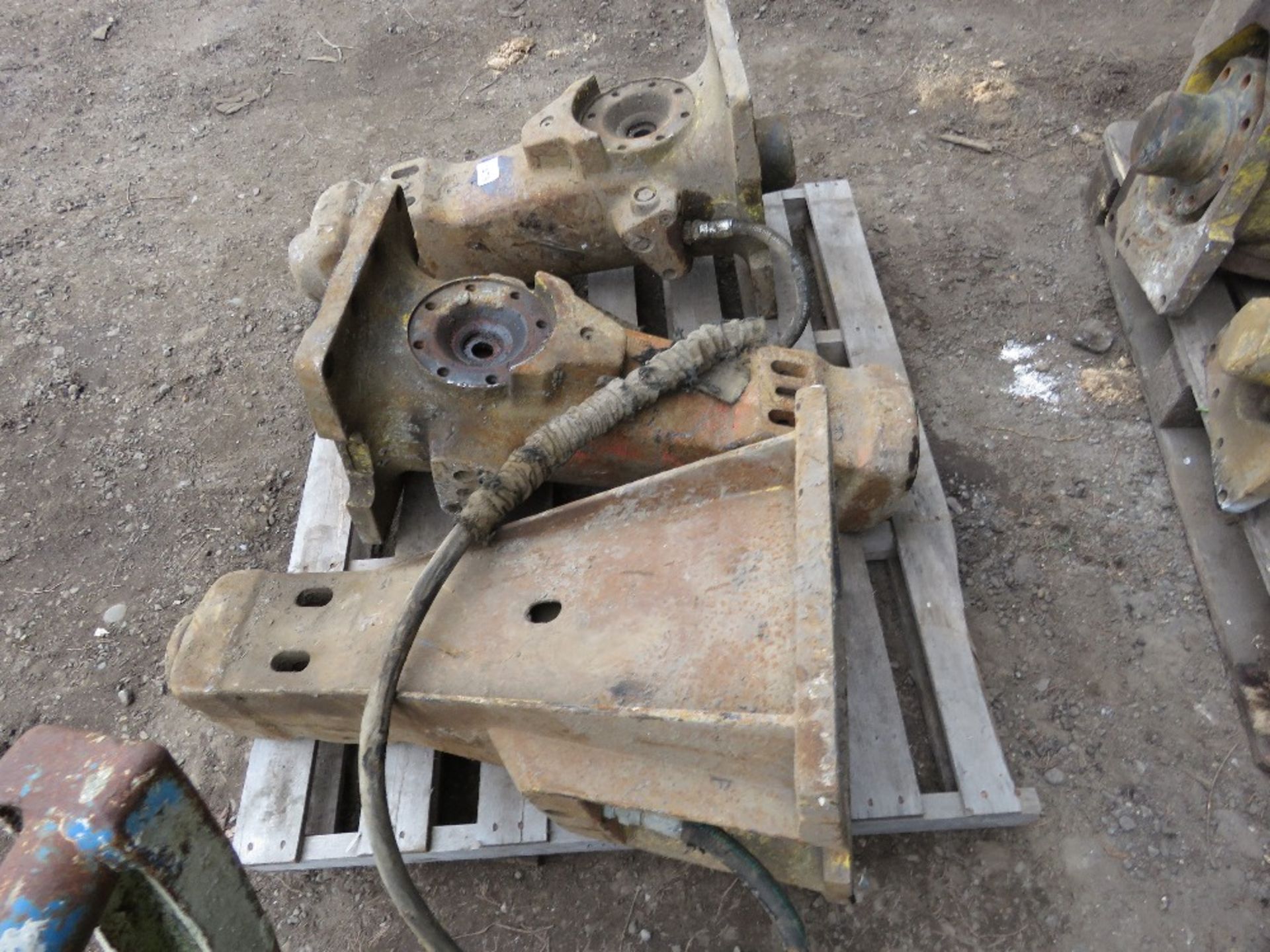 PALLET CONTAINING 3NO ATLAS COPCO HYDRAULIC EXCAVATOR MOUNTED BREAKERS, MAY BE INCOMPLETE: FROM INS - Image 4 of 6