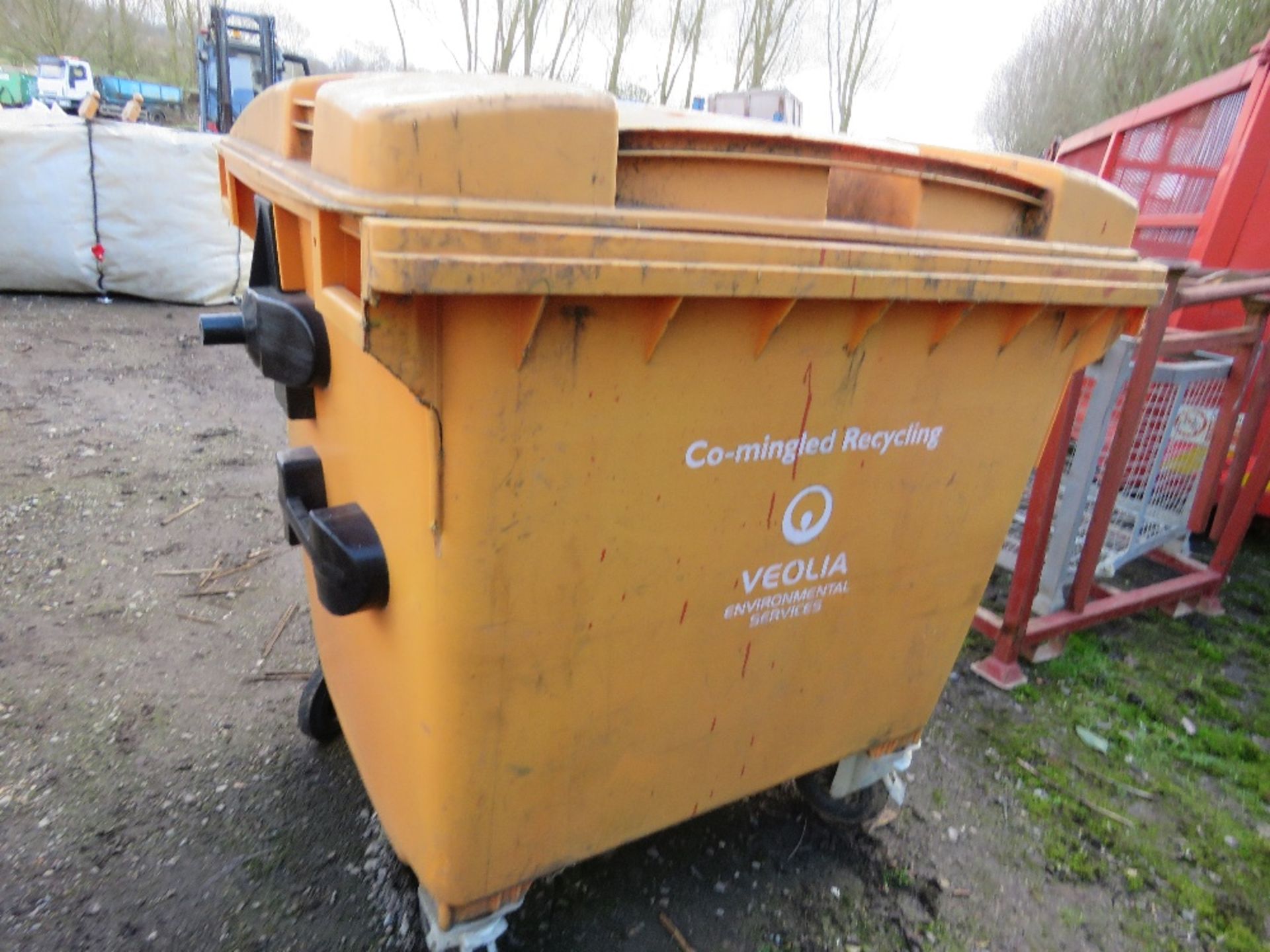 LARGE WHEELED WASTE BIN. THIS LOT IS SOLD UNDER THE AUCTIONEERS MARGIN SCHEME, THEREFORE NO VAT W - Image 2 of 3