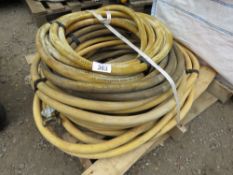 QUANTITY OF COMPRESSOR AIR HOSES. THIS LOT IS SOLD UNDER THE AUCTIONEERS MARGIN SCHEME, THEREFORE