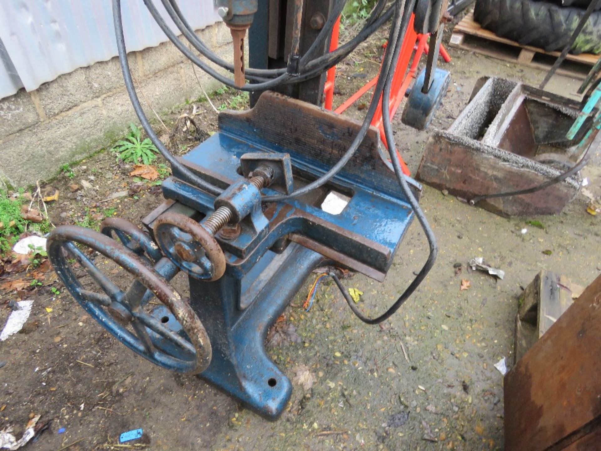 WOOD WORKING MORTICER MACHINE, 3 PHASE POWERED. THIS LOT IS SOLD UNDER THE AUCTIONEERS MARGIN SCH - Image 4 of 8