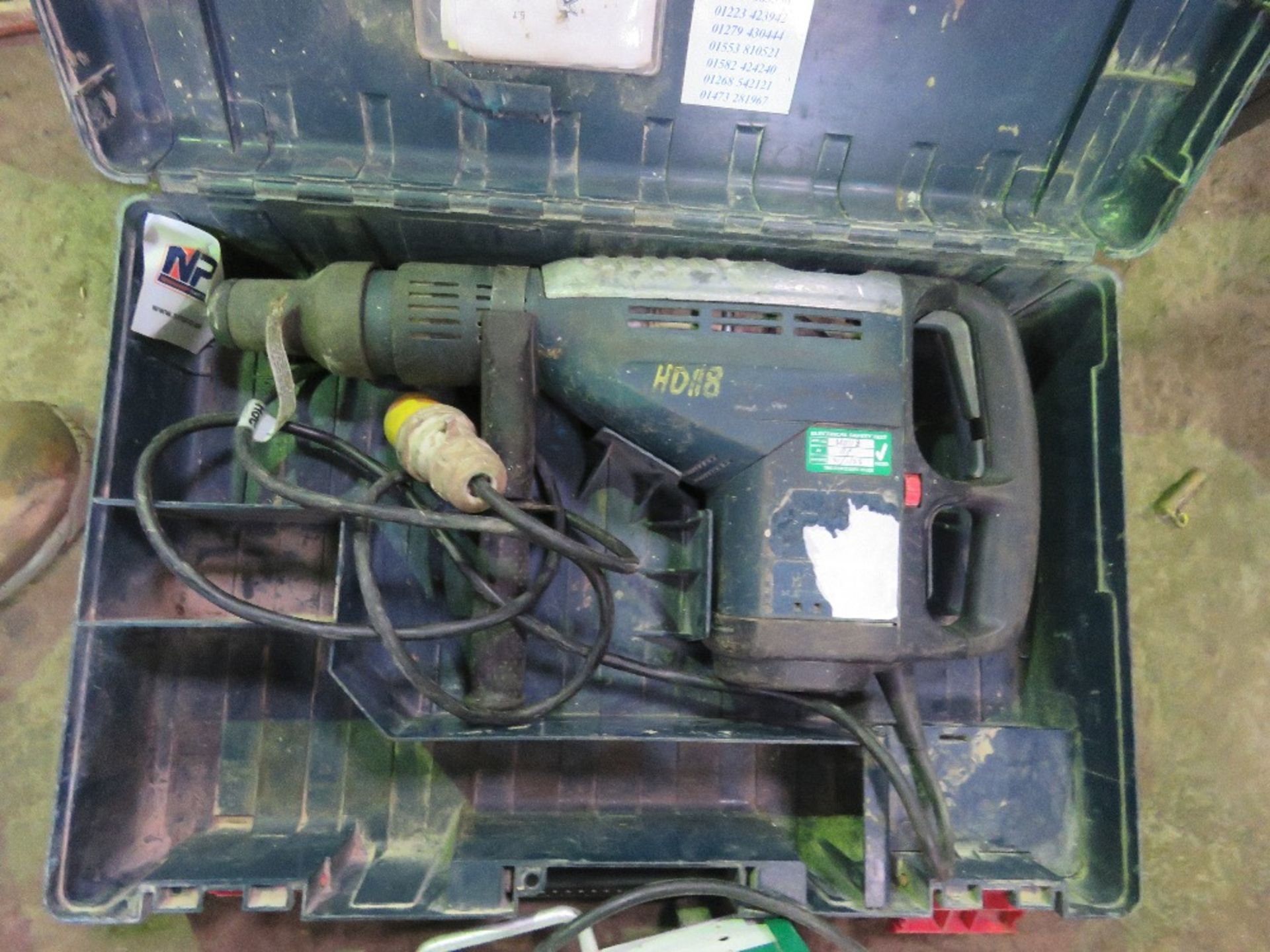 BOSCH MEDIUM SIZED BREAKER DRILL IN A CASE, 110VOLT. - Image 2 of 3