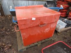 heavy duty tool box with keys. DIRECT FROM RETIRING BUILDER. THIS LOT IS SOLD UNDER THE AUC