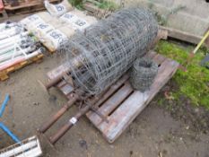 4 X ACROW TYPE PROPS PLUS SHEEP NETTING AND BARBED WIRE. THIS LOT IS SOLD UNDER THE AUCTIONEERS MAR