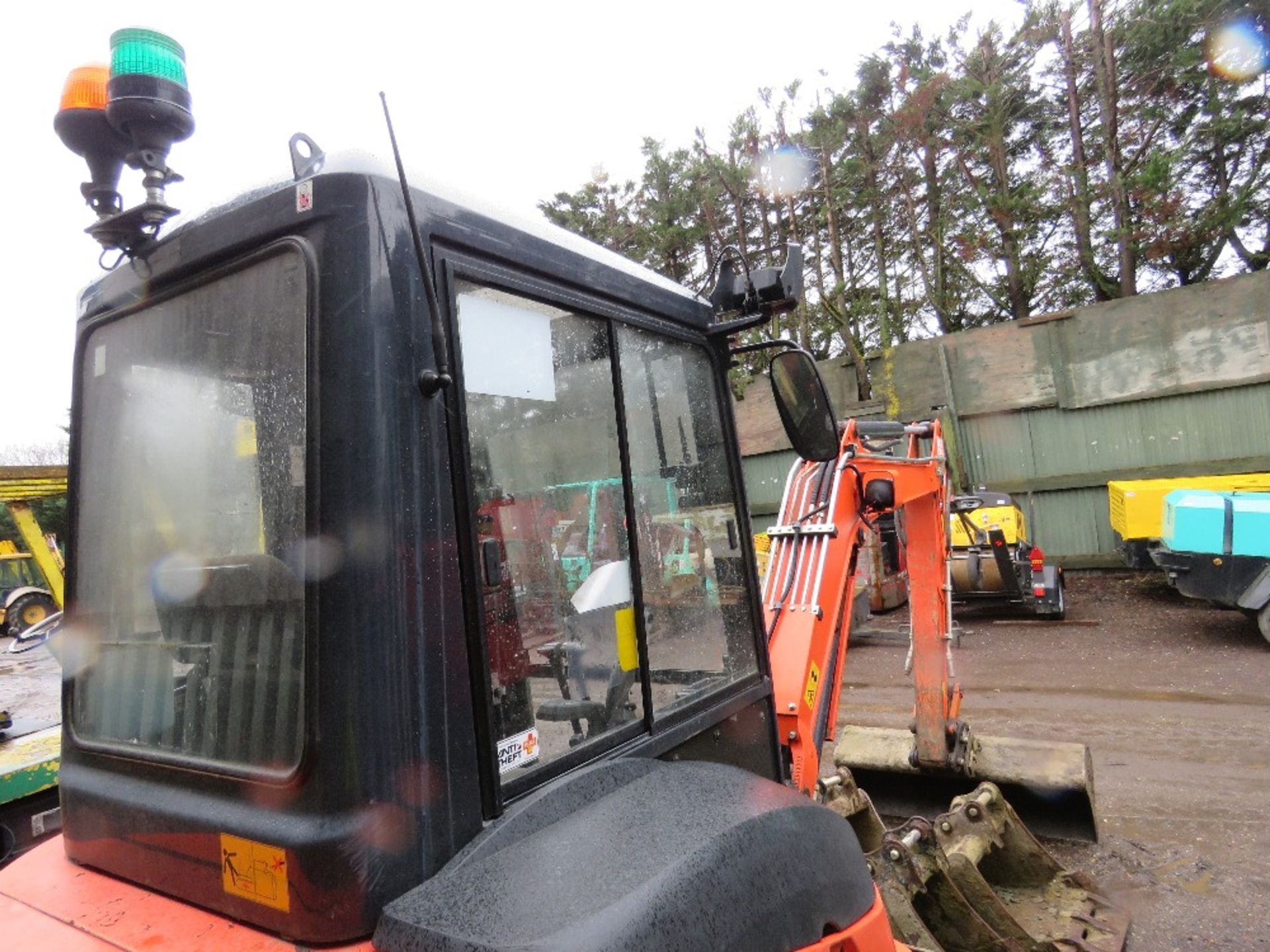 KUBOTA KX71-3 MINI EXCAVATOR YEAR 2017 BUILD. WITH SET OF 4NO BUCKETS. BLACK KEY (RED KEY TO FOLLOW - Image 8 of 13