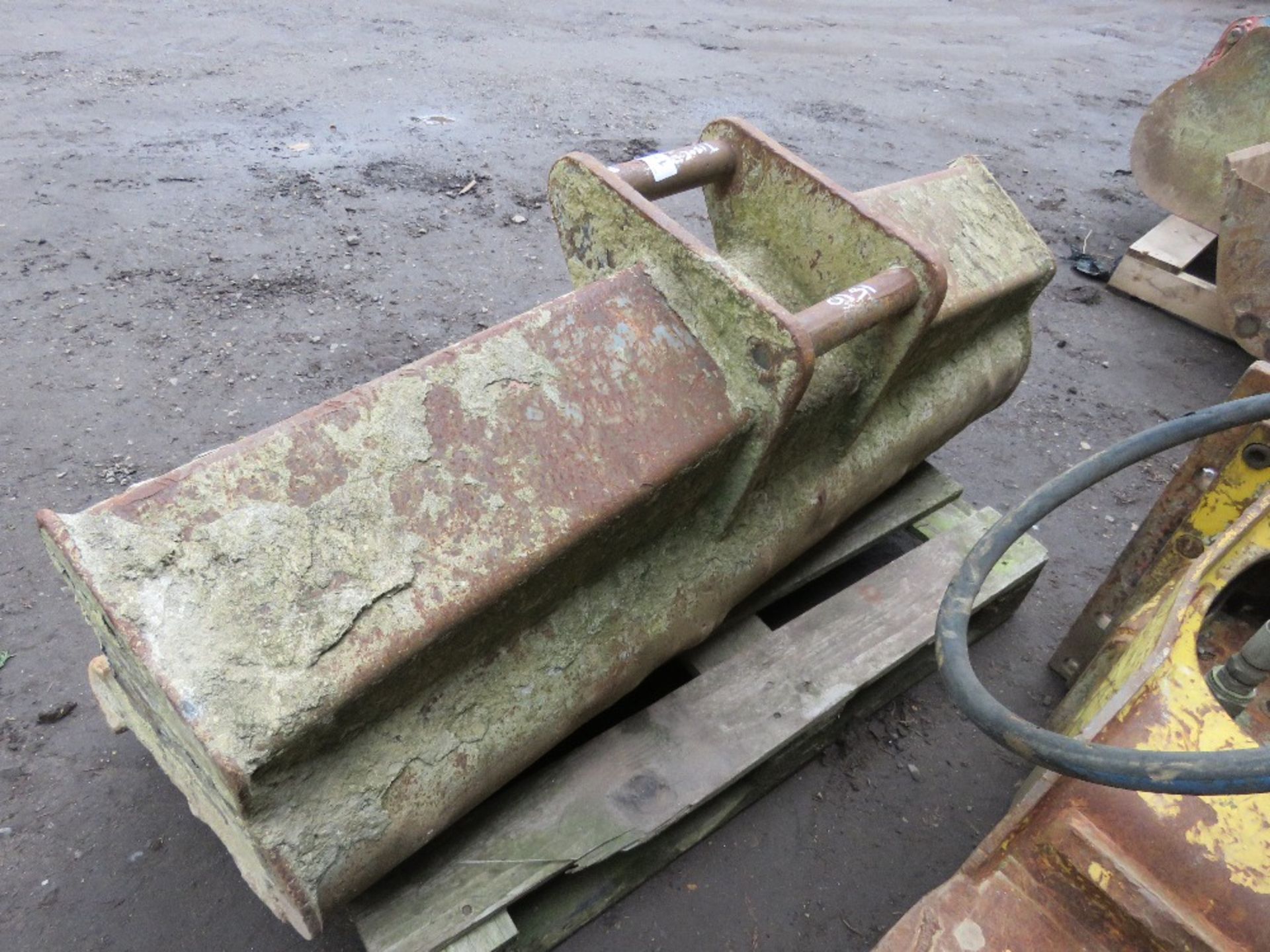 EXCAVATOR GRADING BUCKET ON 50MM PINS, 5FT WIDTH APPROX. - Image 3 of 3