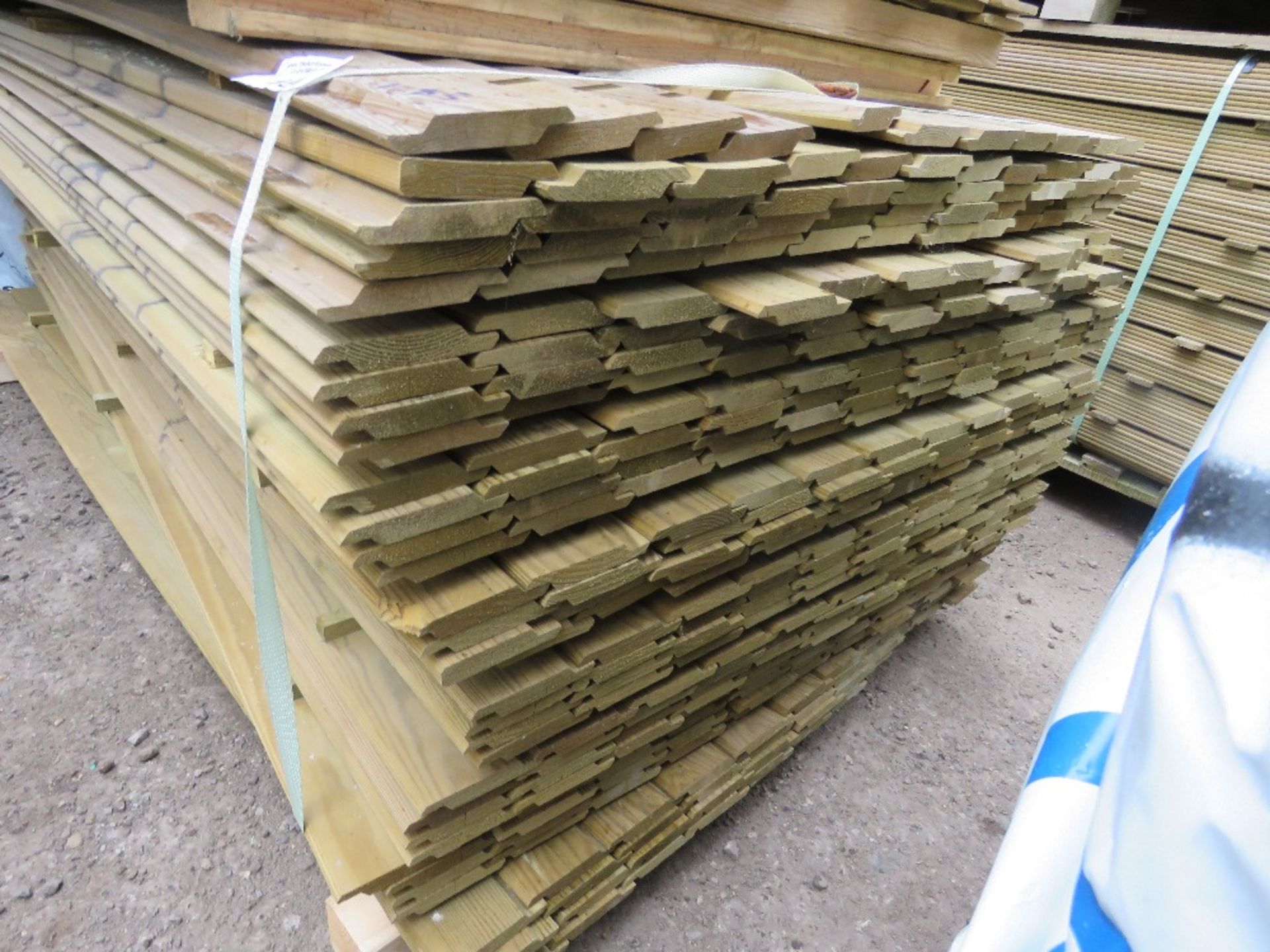 LARGE PACK OF TREATED SHIPLAP FENCE CLADDING TIMBER: 1.83M X 100MM WIDTH APPROX. - Image 2 of 3