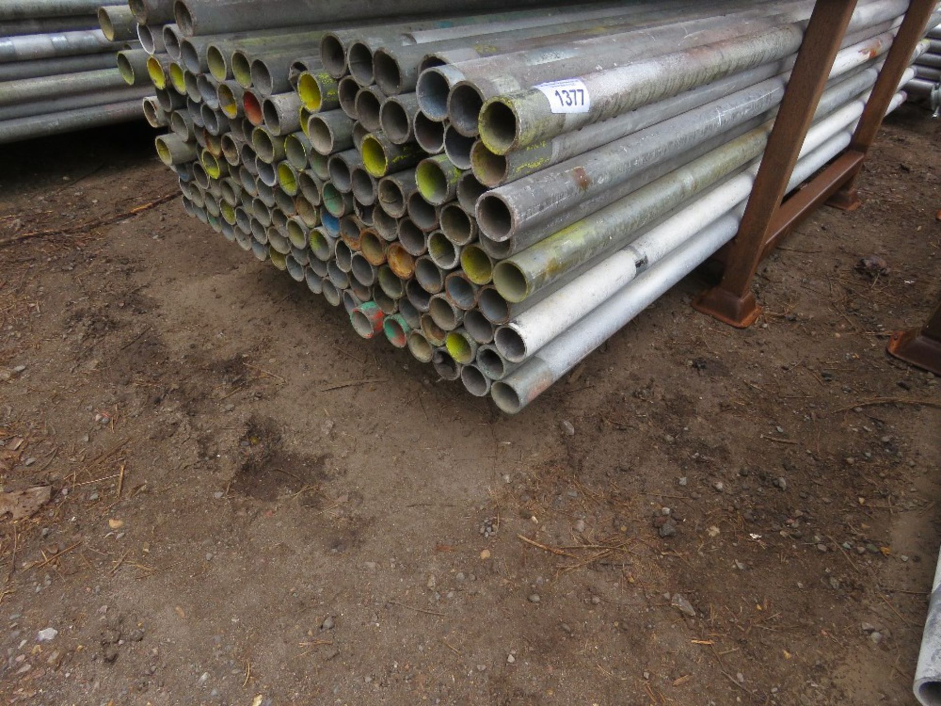 STILLAGE OF STEEL SCAFFOLD TUBES, 8FT LENGTH APPROX. 138NO IN TOTAL APPROX. - Image 2 of 3