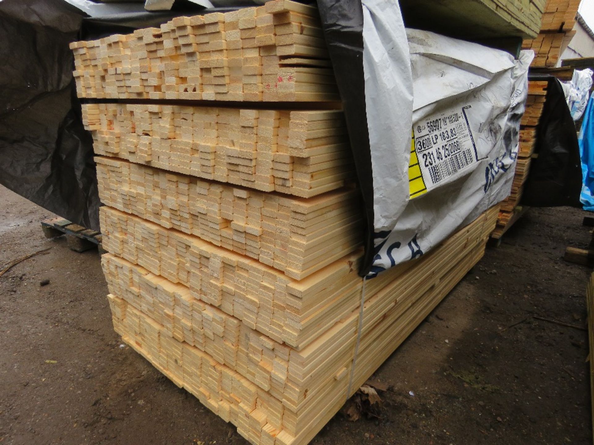 EXTRA LARGE PACK OF UNTREATED VENETIAN PALE / TRELLIS SLATS. 1.73M LENGTH X 45MM X 17MM APPROX.