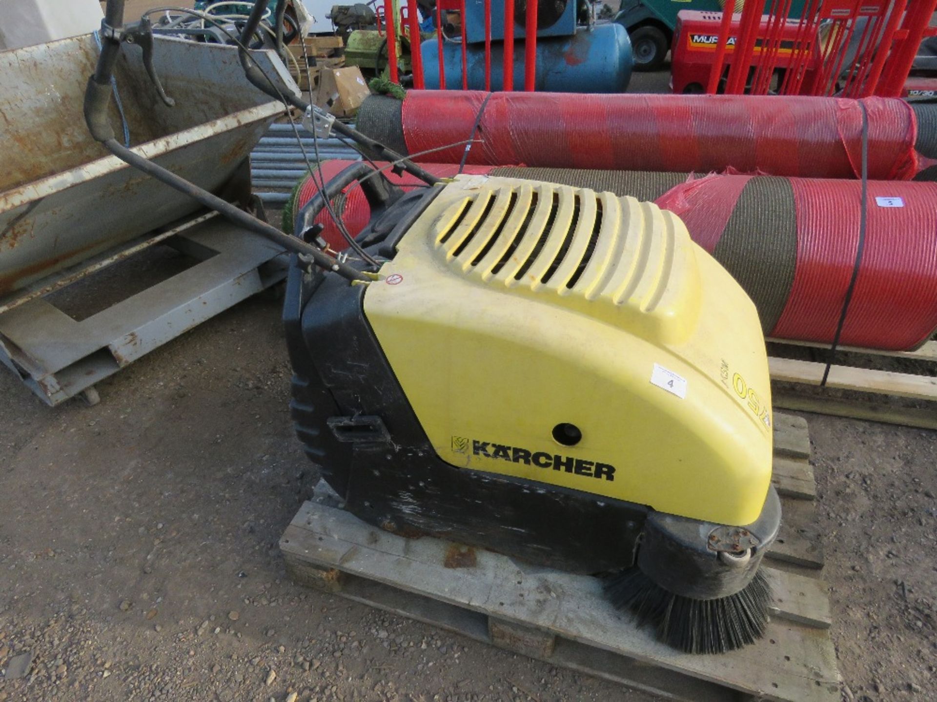KARCHER KSM750 PETROL ENGINED PEDESTRIAN SWEEPER UNIT, LOW HOURS, CONDITION UNKNOWN. THIS LOT IS