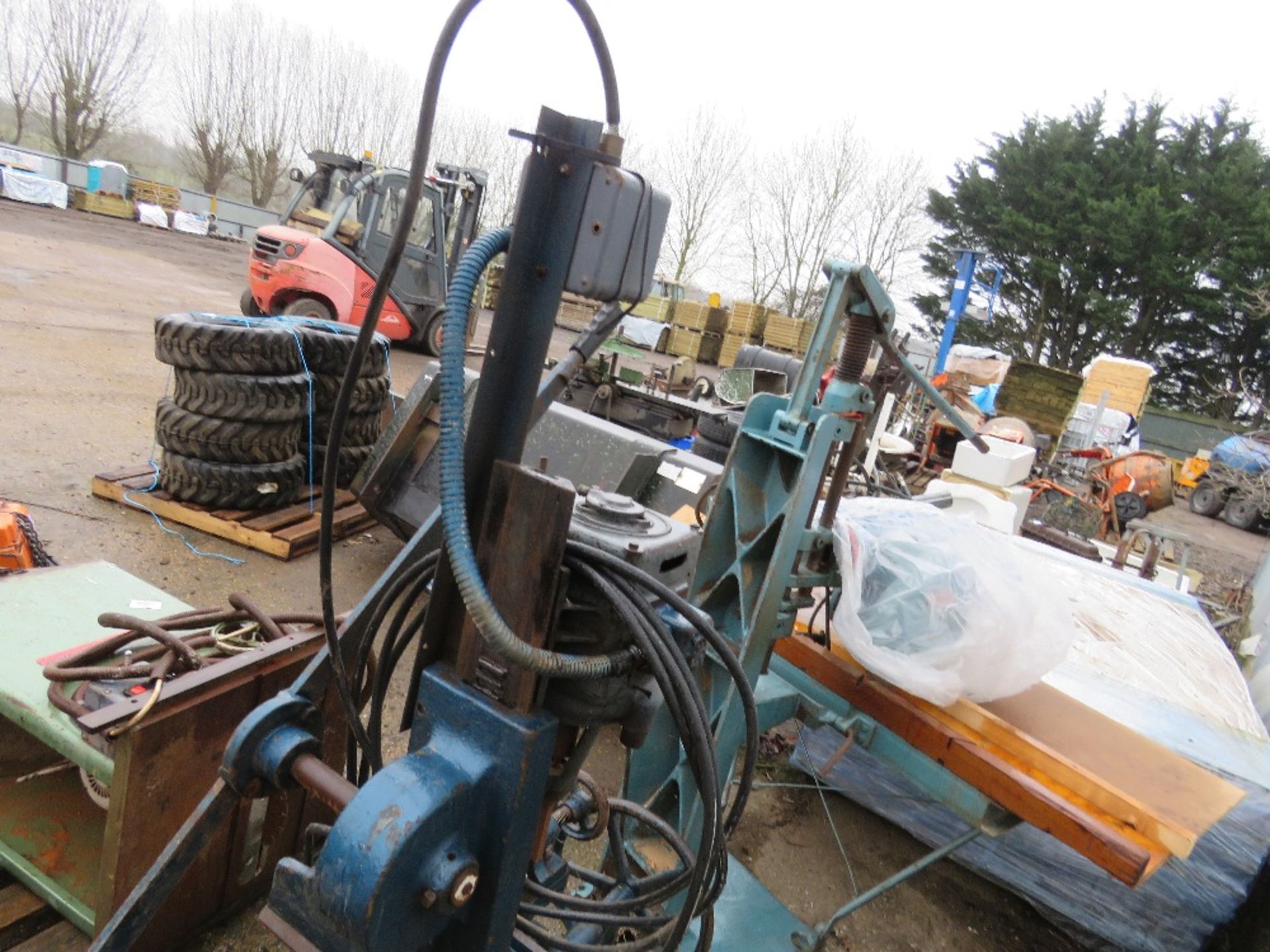 WOOD WORKING MORTICER MACHINE, 3 PHASE POWERED. THIS LOT IS SOLD UNDER THE AUCTIONEERS MARGIN SCH - Image 8 of 8