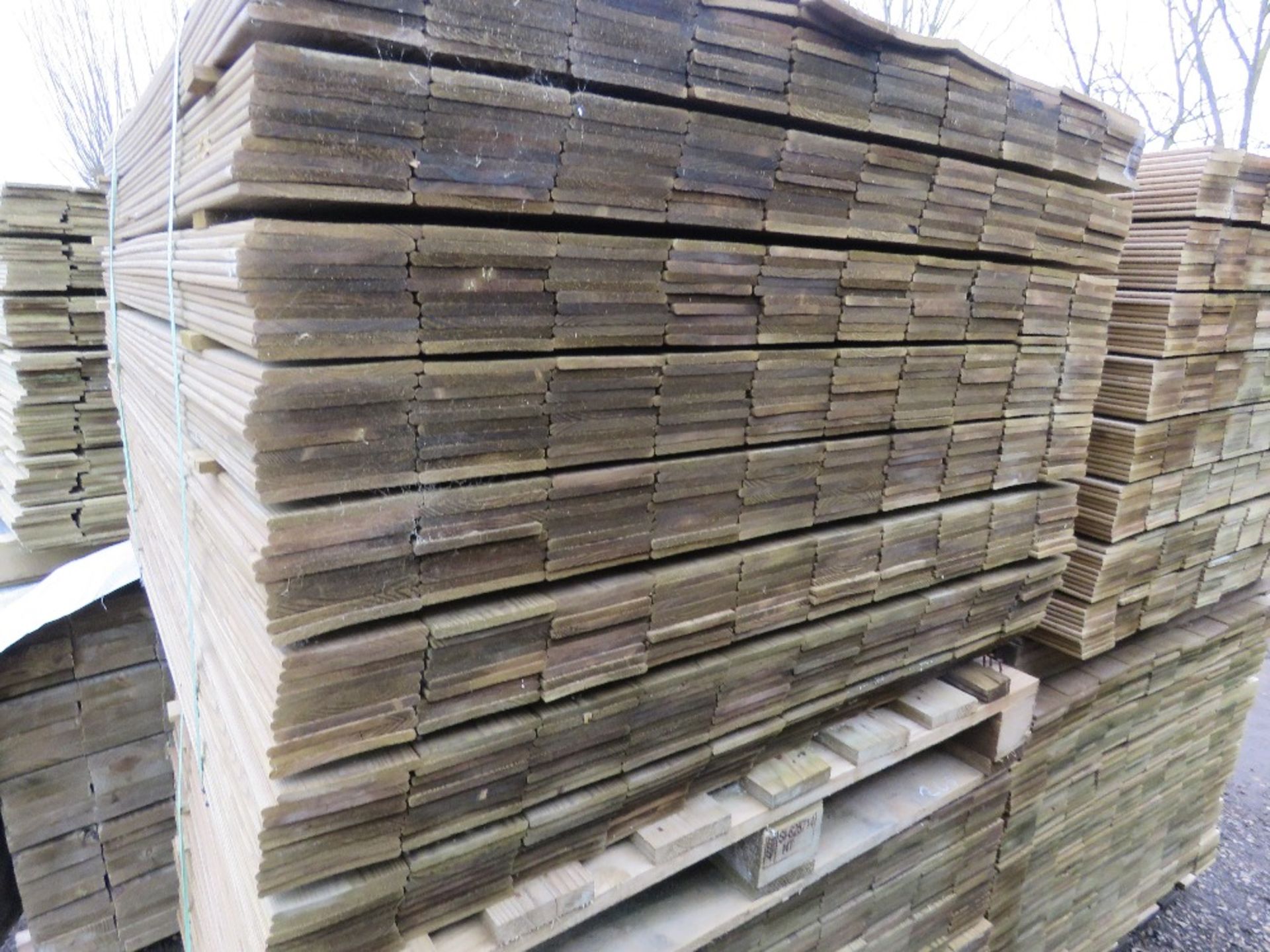 2 X PALLETS OF TREATED HIT AND MISS FENCE CLADDING BOARDS 1.04M LENGTH X 100MM WIDTH APPROX. - Image 2 of 4