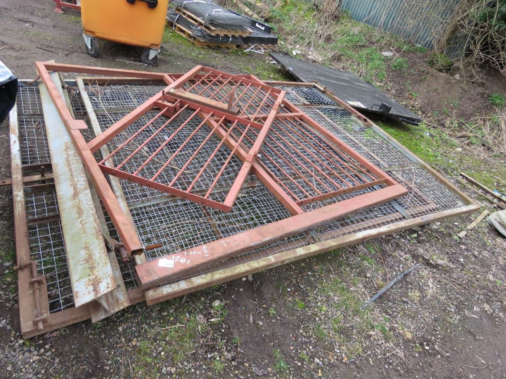 PAIR OF MESH COVERED SITE GATES, 2.5M HEIGHT X 2.9M WIDTH EACH APPROX PLUS ANOTHER SMALL GATE AND FR