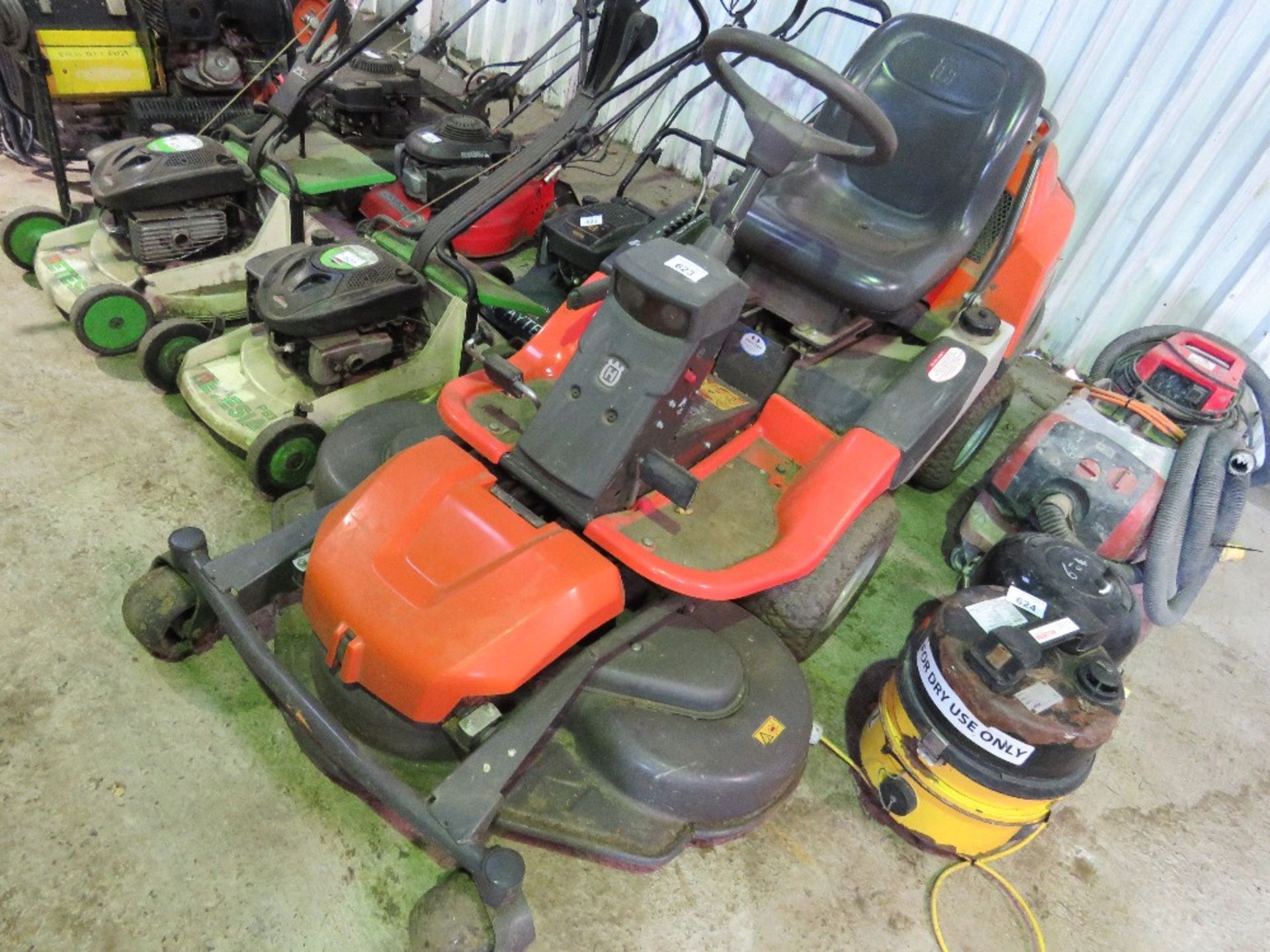 HUSQVARNA R418TS AWD RIDE ON MOWER WITH COMBI 112 FRONT DECK. HYDRAULIC LIFT DECK. 308 REC HOURS, YE - Image 2 of 10