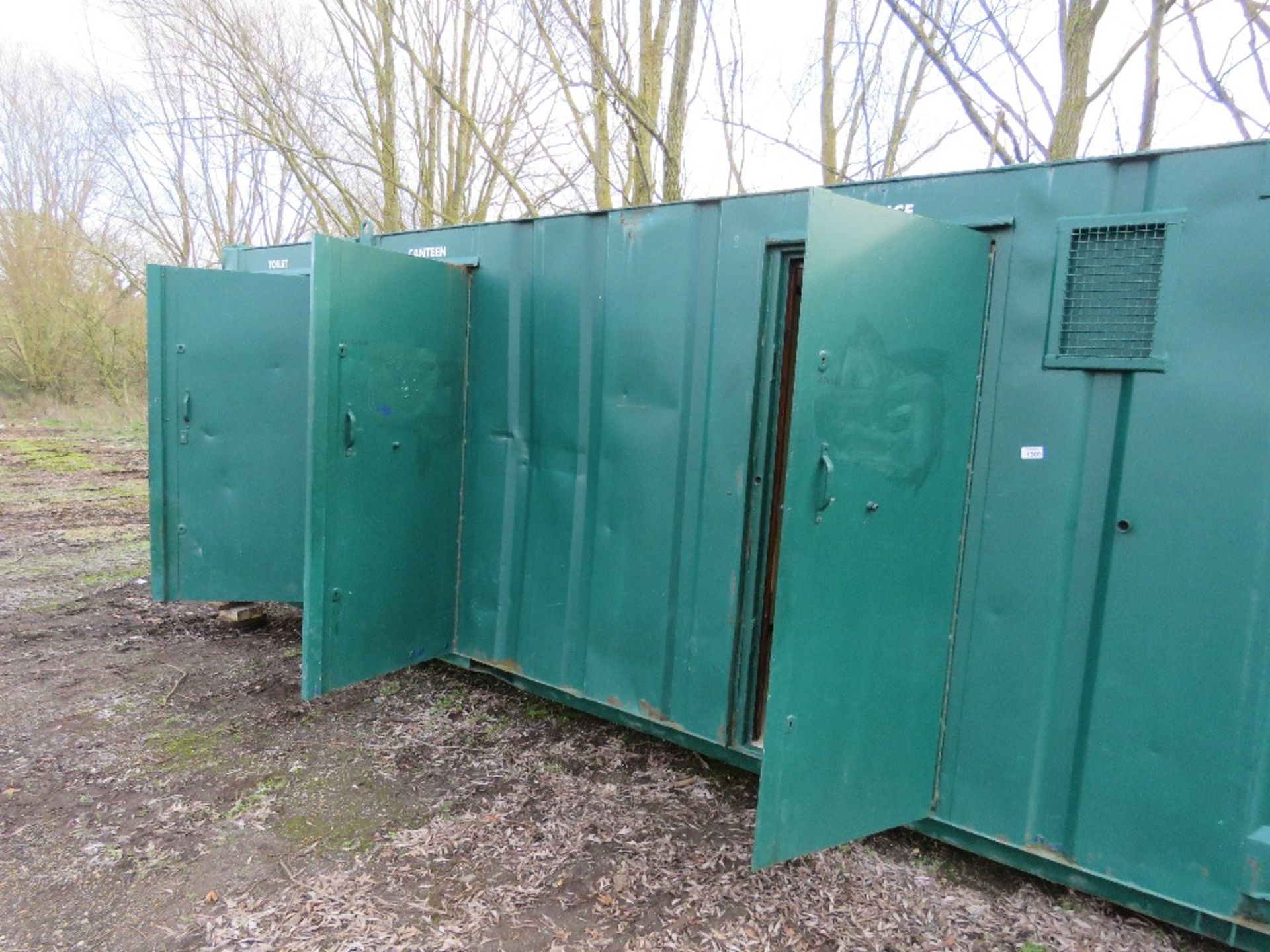 SECURE WELFARE CABIN, 32FT LENGTH X 10FT WIDTH APPROX WITH GENERATOR. ACCOMODATION COMPRISES OFFICE, - Image 10 of 15