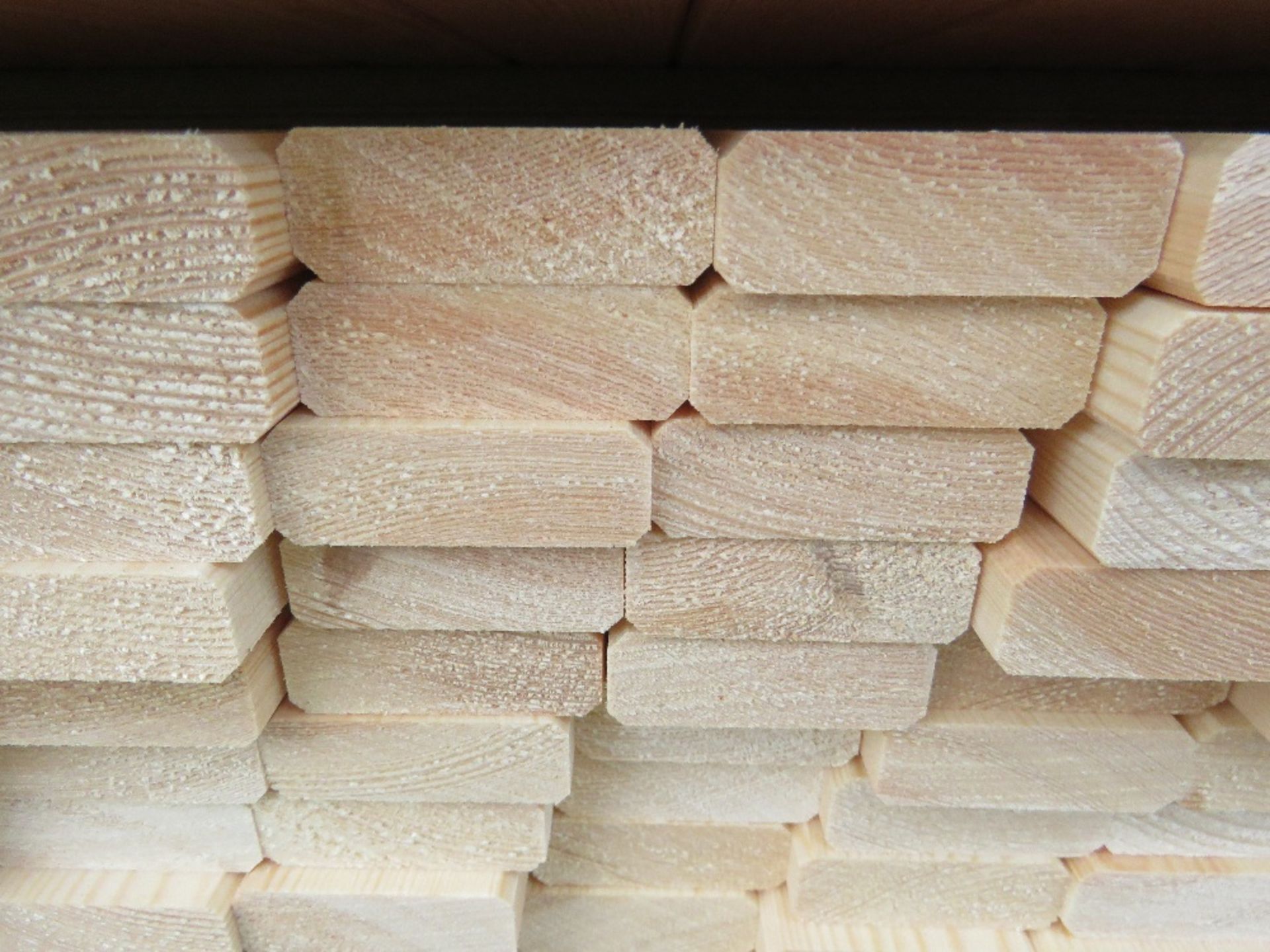 EXTRA LARGE PACK OF UNTREATED VENETIAN PALE TIMBER CLADDING SLATS: 1.73M LENGTH X 45MM X 17MM WIDTH - Image 3 of 3