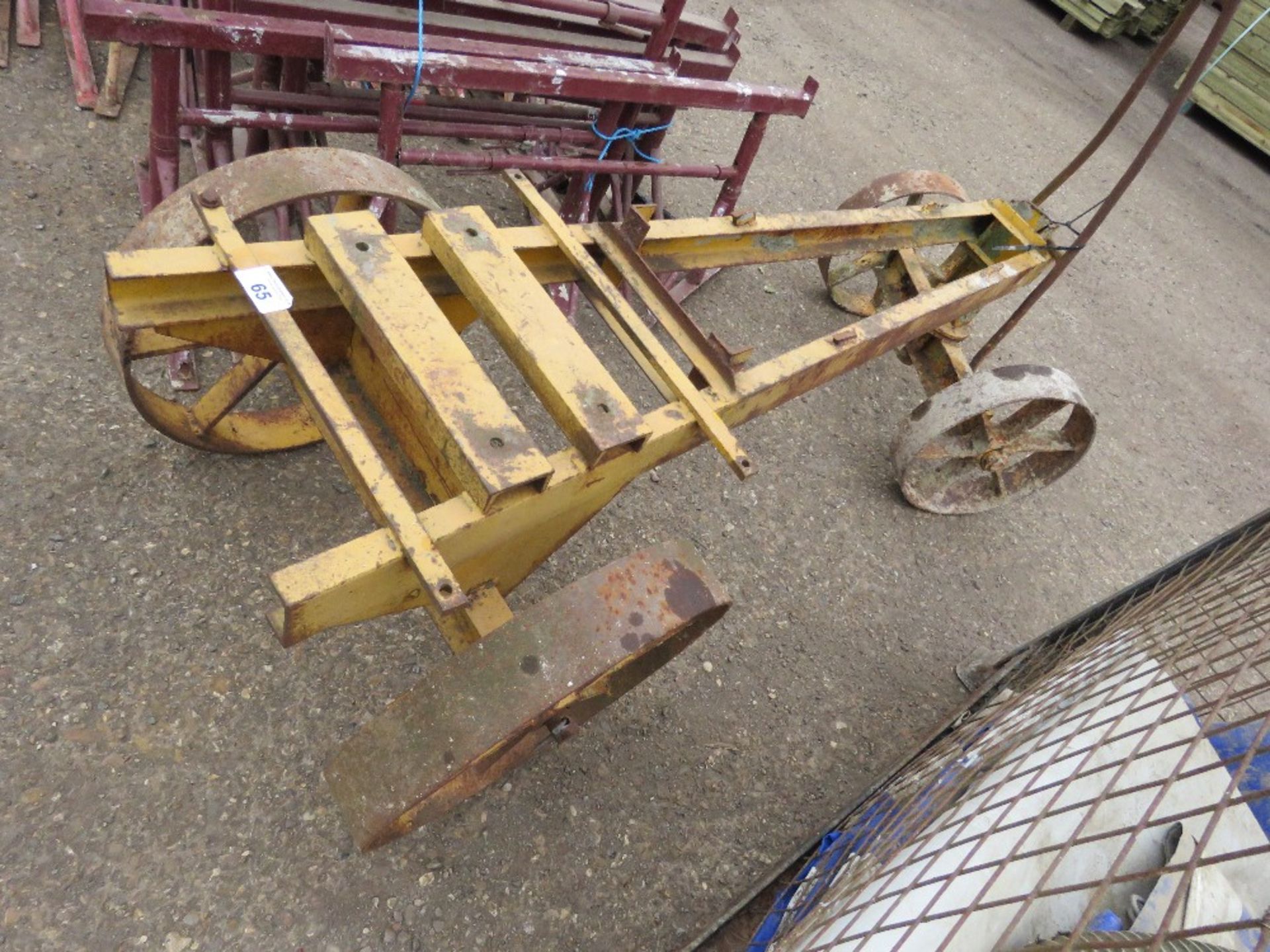 OLD MIXER CHASSIS WITH WHEELS. - Image 2 of 2