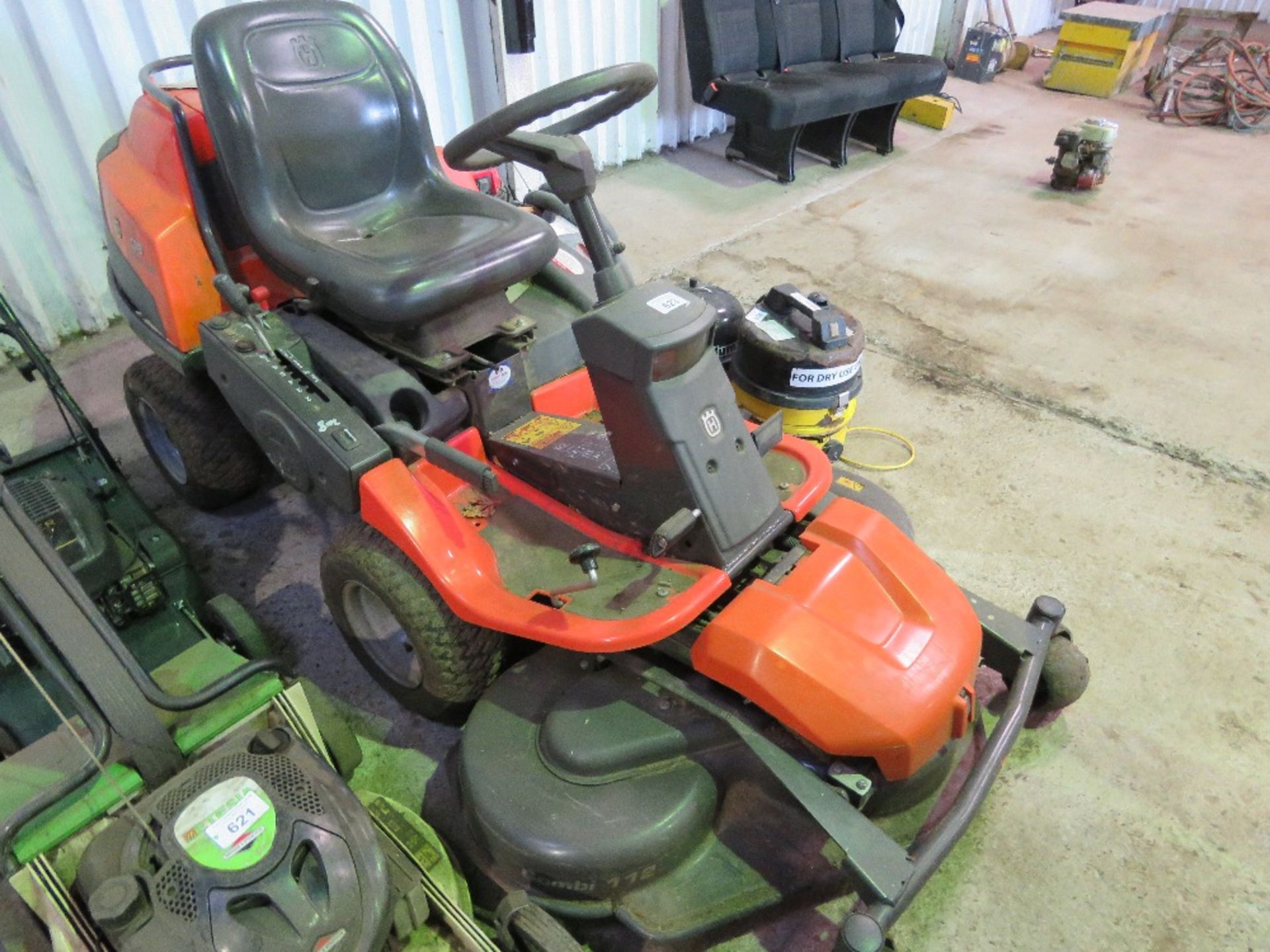 HUSQVARNA R418TS AWD RIDE ON MOWER WITH COMBI 112 FRONT DECK. HYDRAULIC LIFT DECK. 308 REC HOURS, YE