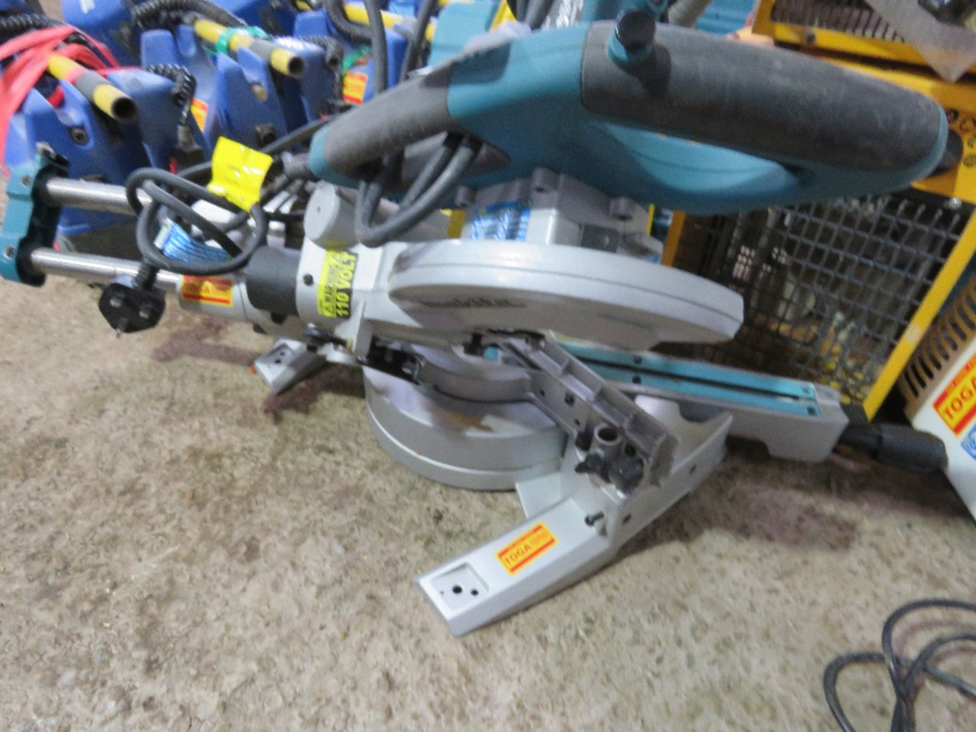 MAKITA MITRE SAW PLUS A TRANSFORMER, 110VOLT. - Image 6 of 7