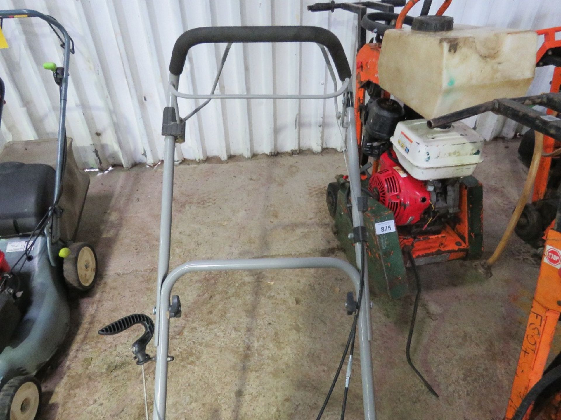 HYUNDAI PETROL ENGINED LAWN MOWER, NO COLLECTOR. THIS LOT IS SOLD UNDER THE AUCTIONEERS MARGIN SC - Image 3 of 3
