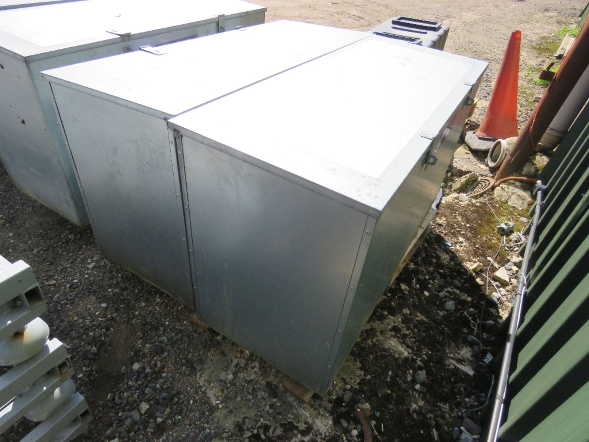 2 X ANIMATE MAKE LOCKABLE FEED STORAGE BINS: 130CM WIDE X 70CM HEIGHT X 52CM DEPTH APPROX. PREVIOUS - Image 3 of 5