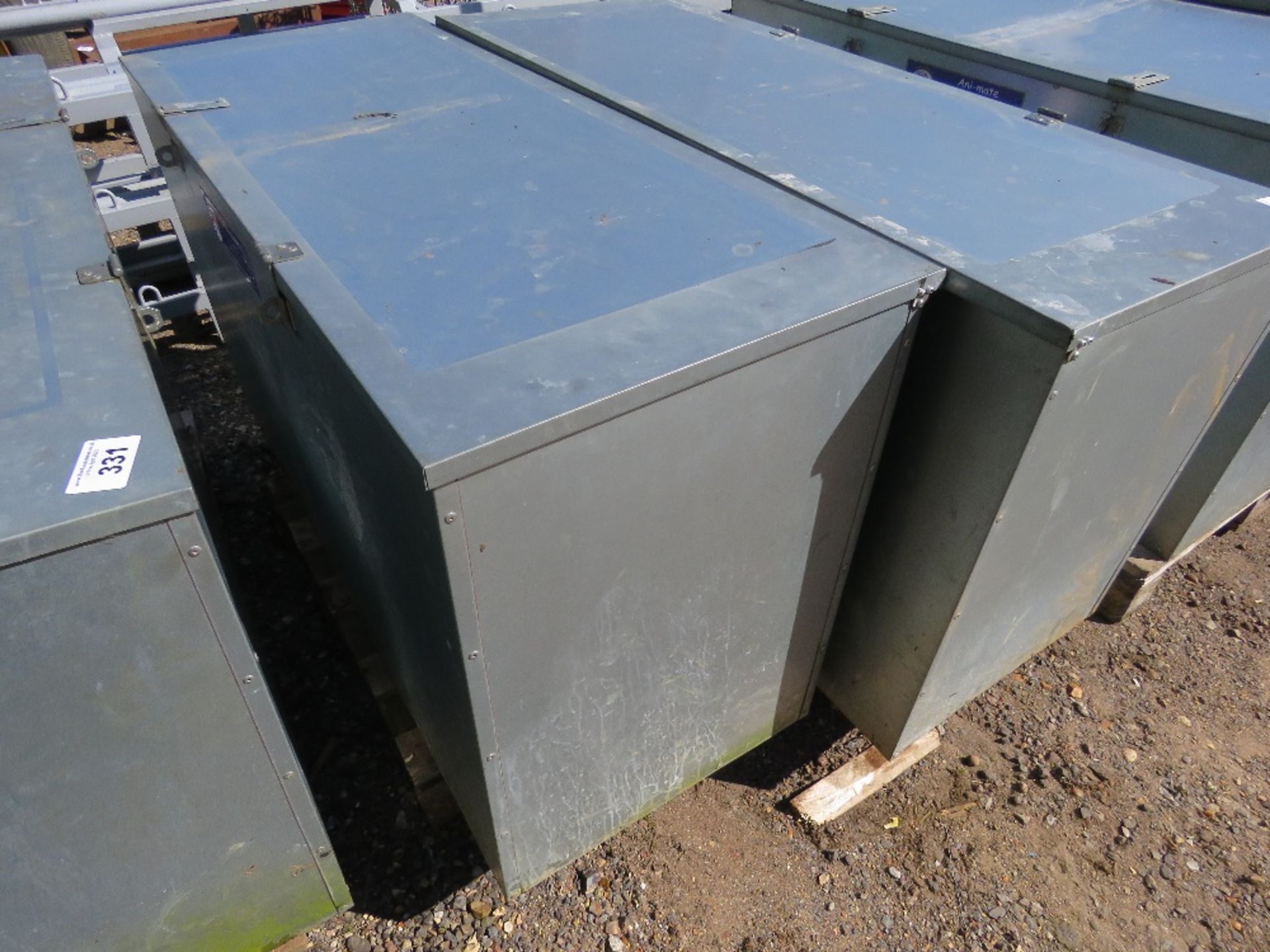 2 X ANIMATE MAKE LOCKABLE FEED STORAGE BINS: 130CM WIDE X 70CM HEIGHT X 52CM DEPTH APPROX. PREVIOUS - Image 3 of 5