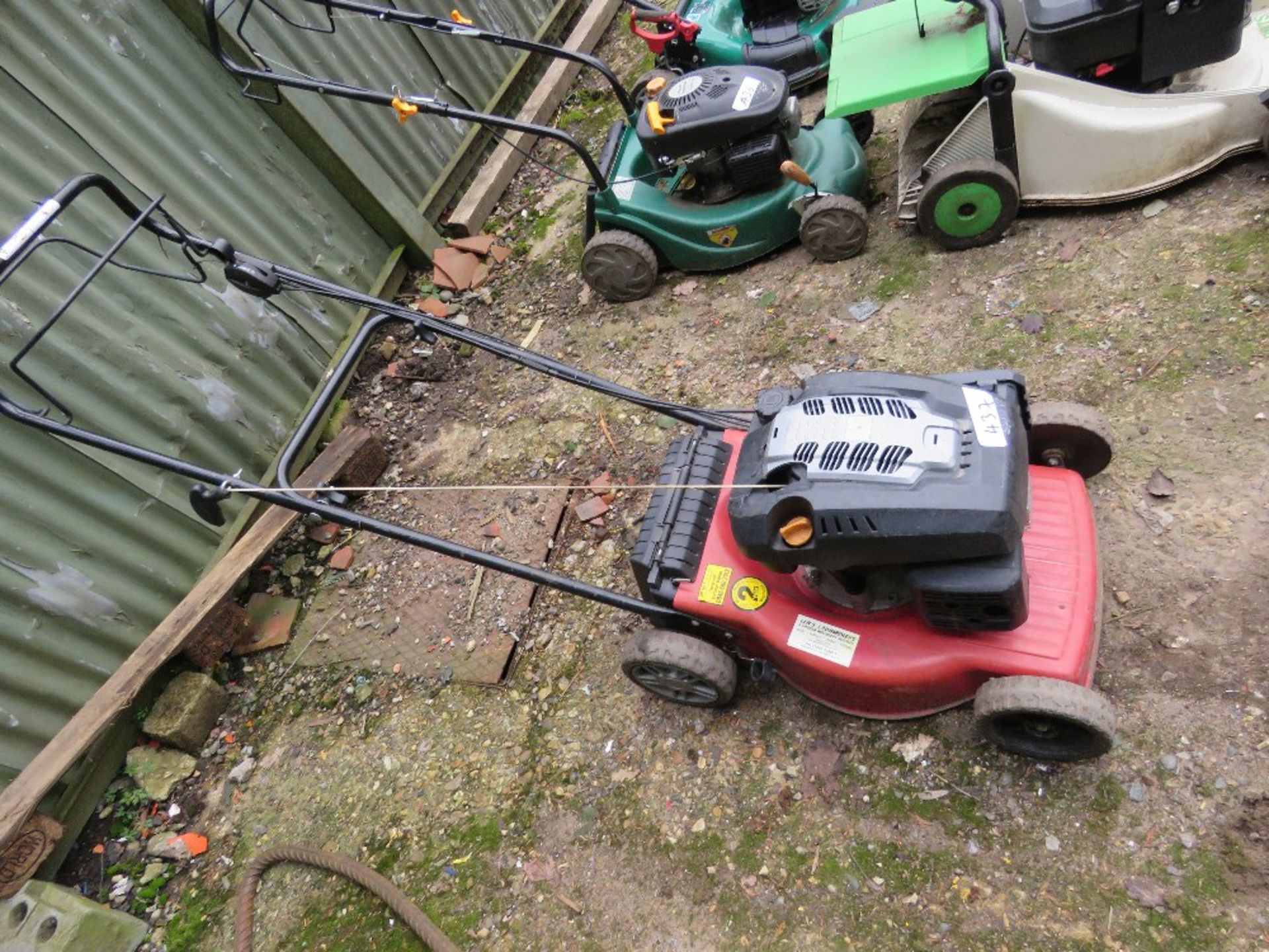 RED SELF DRIVE LAWNMOWER, NO COLLECTOR. THIS LOT IS SOLD UNDER THE AUCTIONEERS MARGIN SCHEME, TH - Image 2 of 3