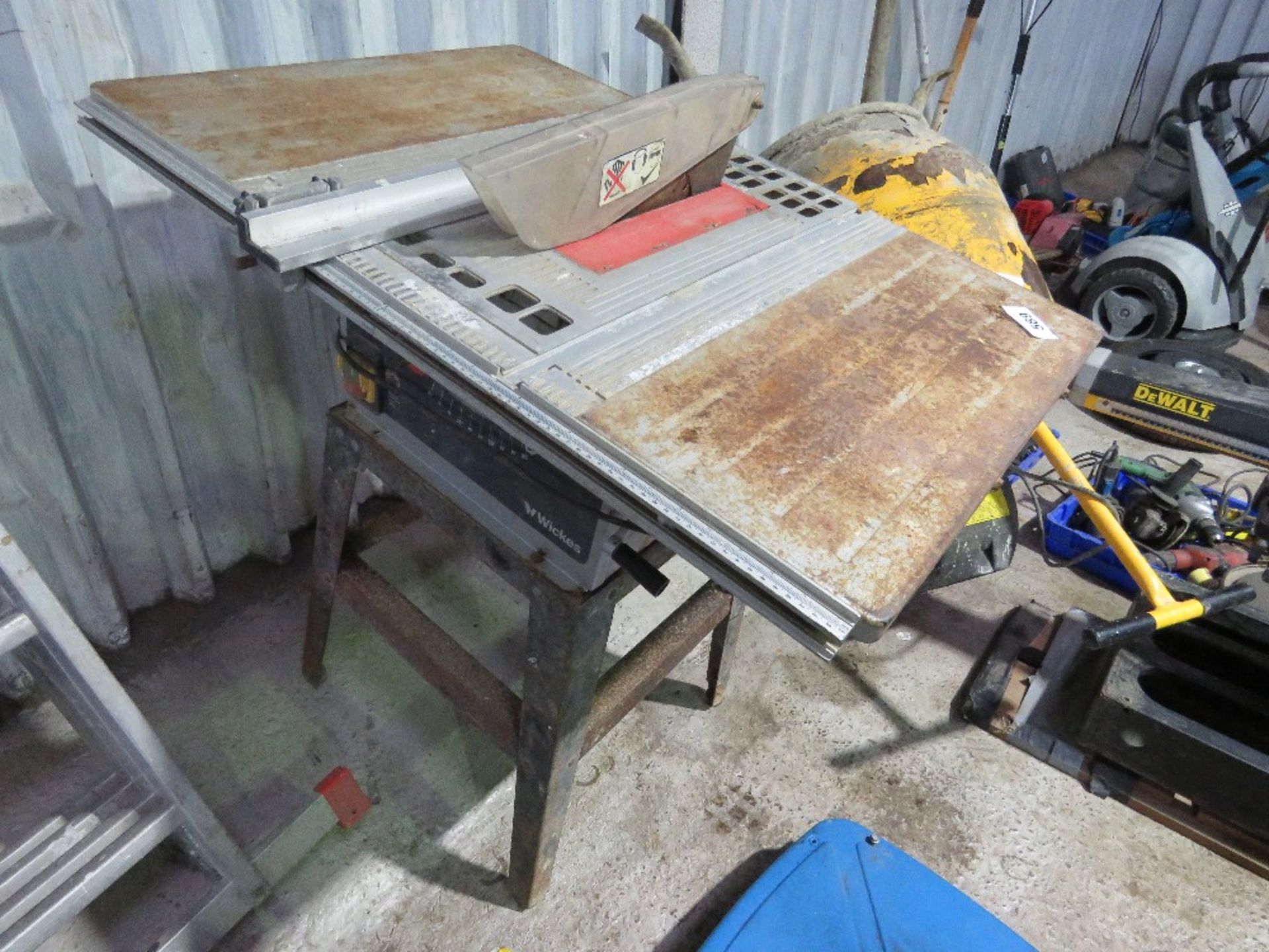 SAWBENCH, 240VOLT POWERED. THIS LOT IS SOLD UNDER THE AUCTIONEERS MARGIN SCHEME, THEREFORE NO VAT W - Image 2 of 6