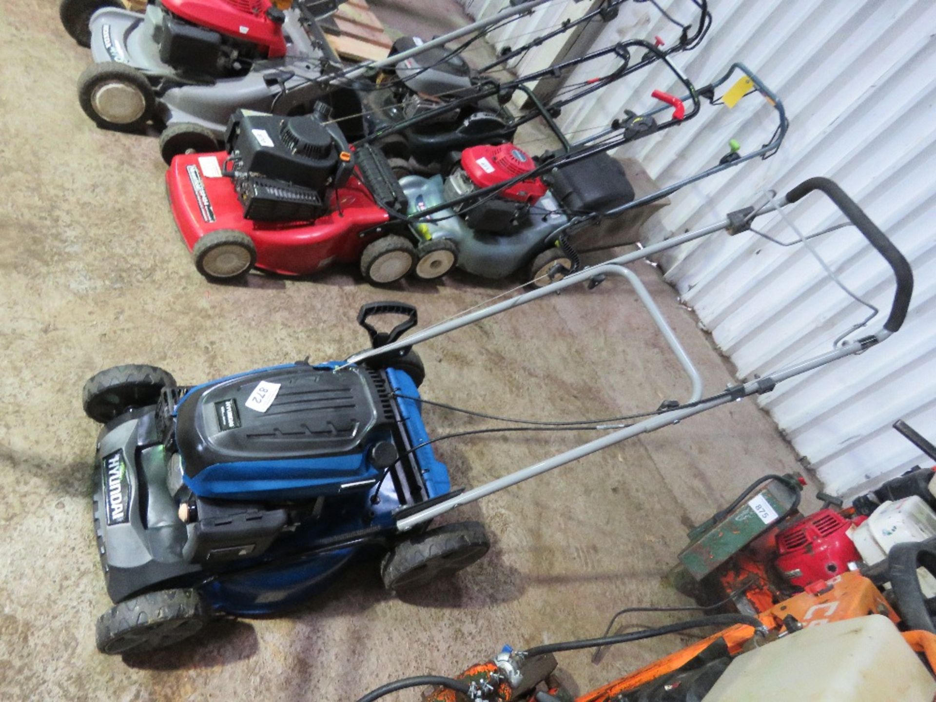 HYUNDAI PETROL ENGINED LAWN MOWER, NO COLLECTOR. THIS LOT IS SOLD UNDER THE AUCTIONEERS MARGIN SC - Image 2 of 3