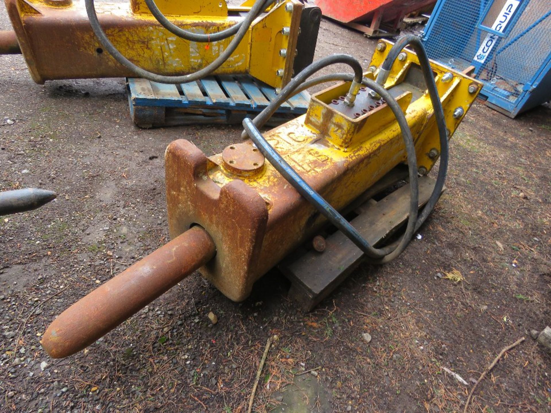 ARROWHEAD S180 HEAVY DUTY EXCAVATOR MOUNTED BREAKER ON 65MM PINS. CHECKED AND REGASSED. - Image 2 of 5