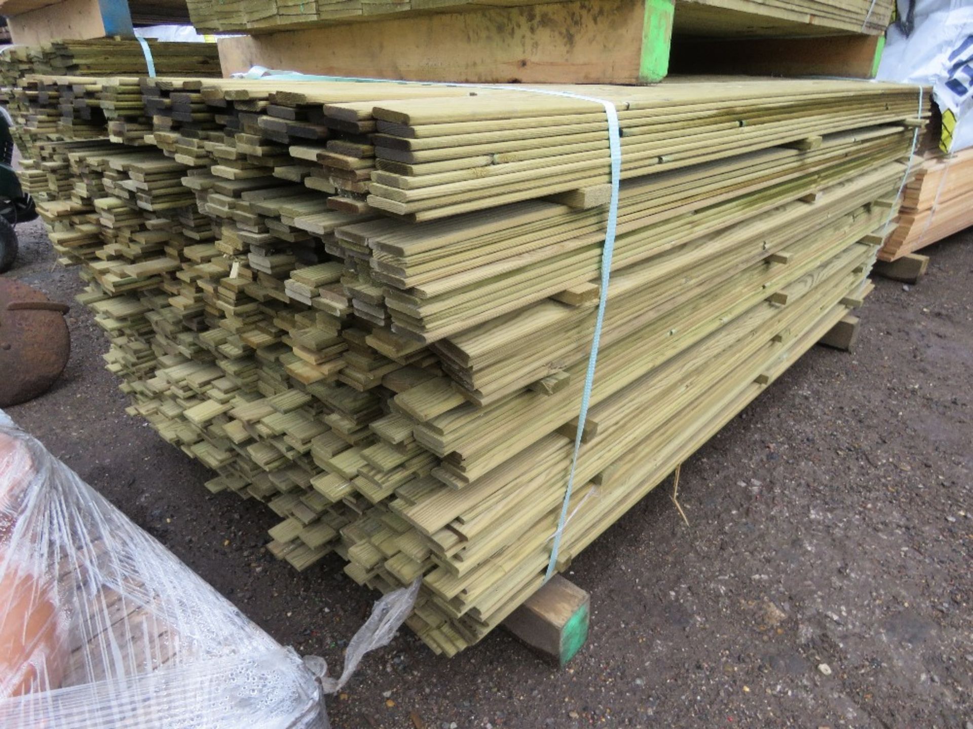 LARGE PACK OF PRESSURE TREATED VENTIAN SLAT CLADDING TIMBER 1.74M LENGTH X 45MM X 17 MM WIDTH APPRO