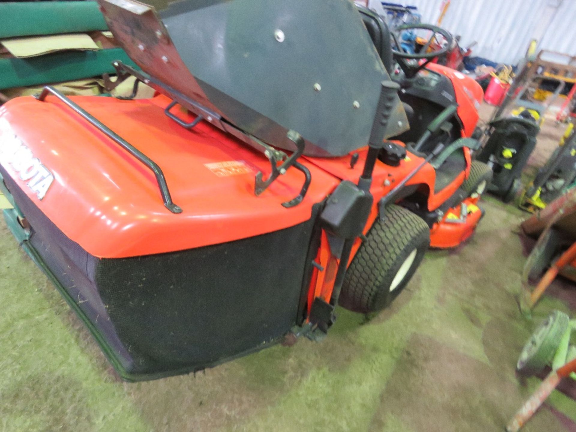 KUBOTA GR1600-II DIESEL RIDE ON MOWER WITH REAR COLLECTOR PLUS DISCHARGE CHUTE. SN:30142. WHEN TESTE - Image 7 of 9