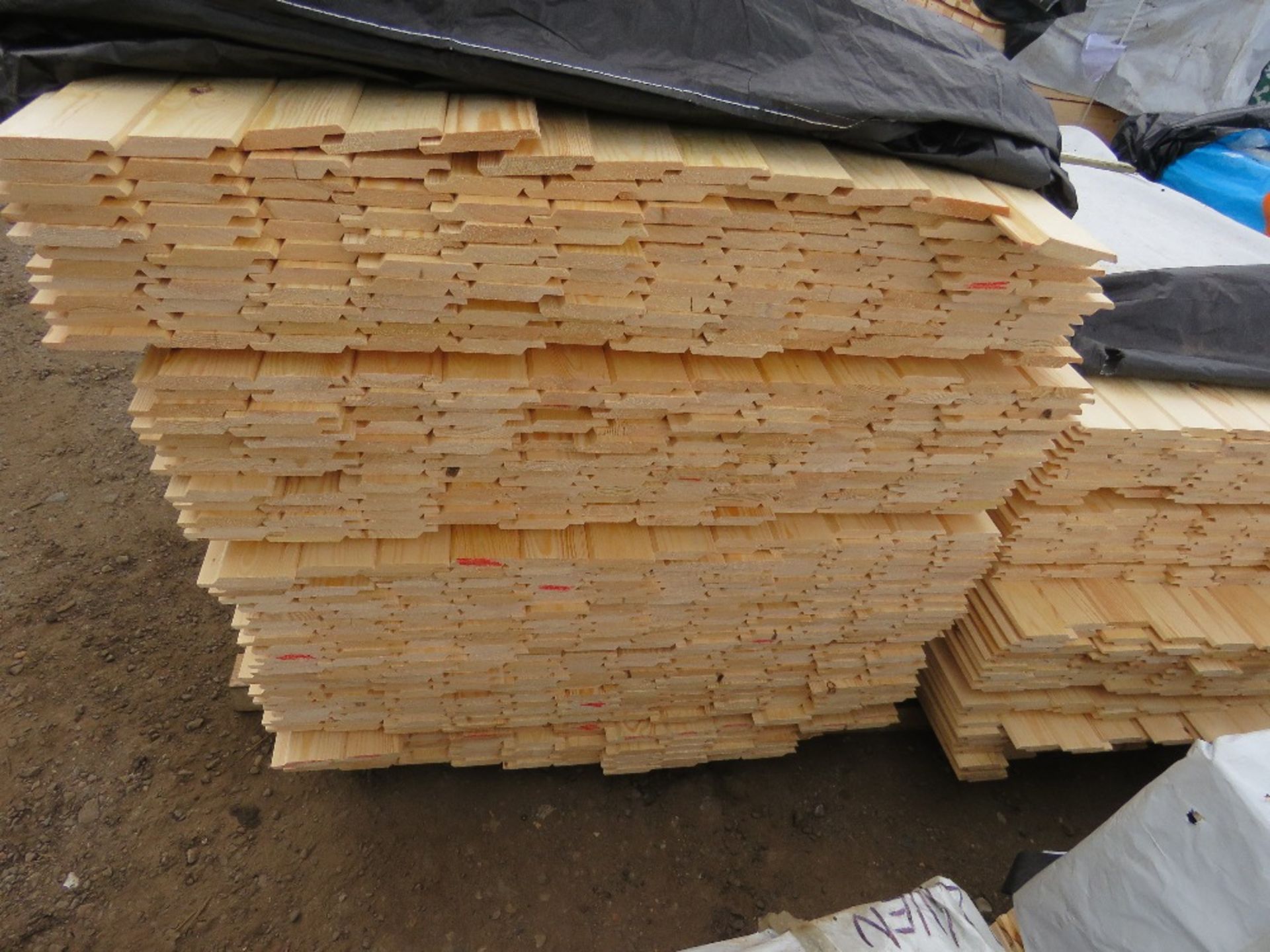 EXTRA LARGE PACK OF UNTREATED SHIPLAP TIMBER FENCE CLADDING BOARDS: 1.72M LENGTH X 100MM WIDTH APPR - Image 2 of 3