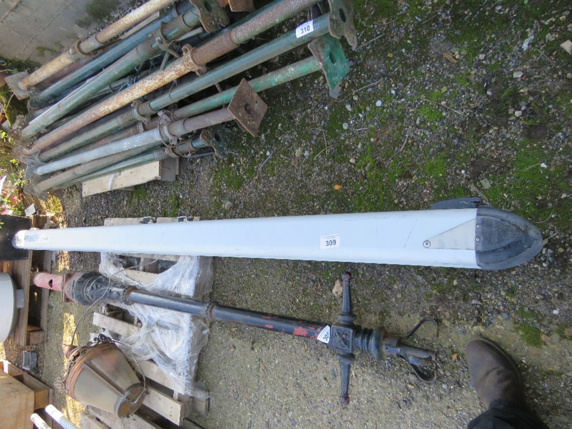 RHINO PIPE TUBE FOR ROOF RACK. THIS LOT IS SOLD UNDER THE AUCTIONEERS MARGIN SCHEME, THEREFORE NO