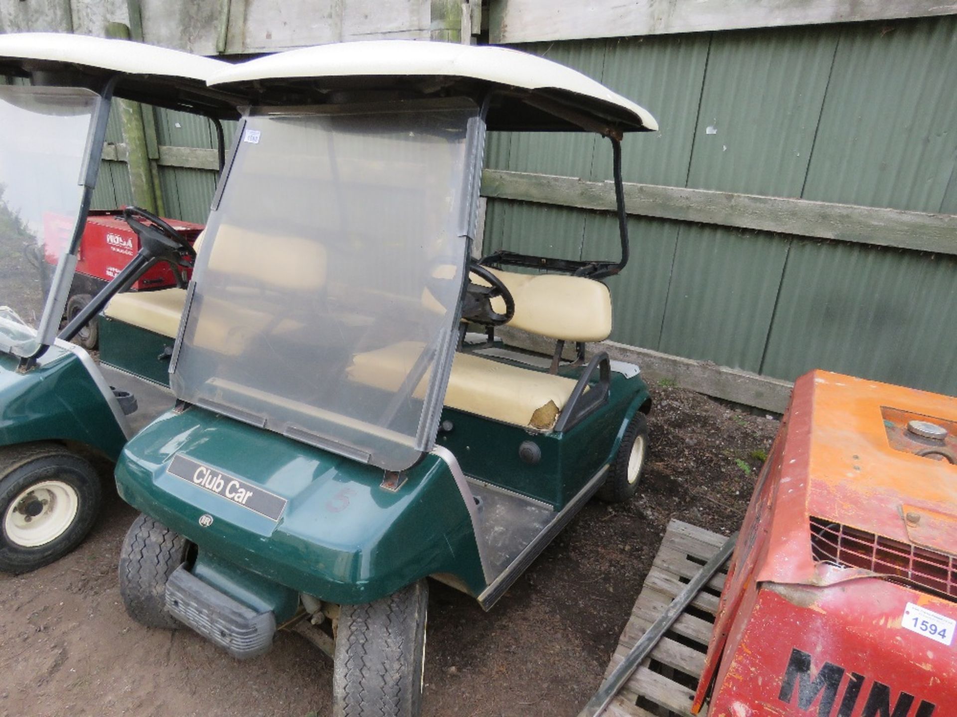 CLUBCAR PETROL ENGINED GOLF CART. BEEN STORED FOR SOME TIME, UNTESTED. - Image 2 of 8