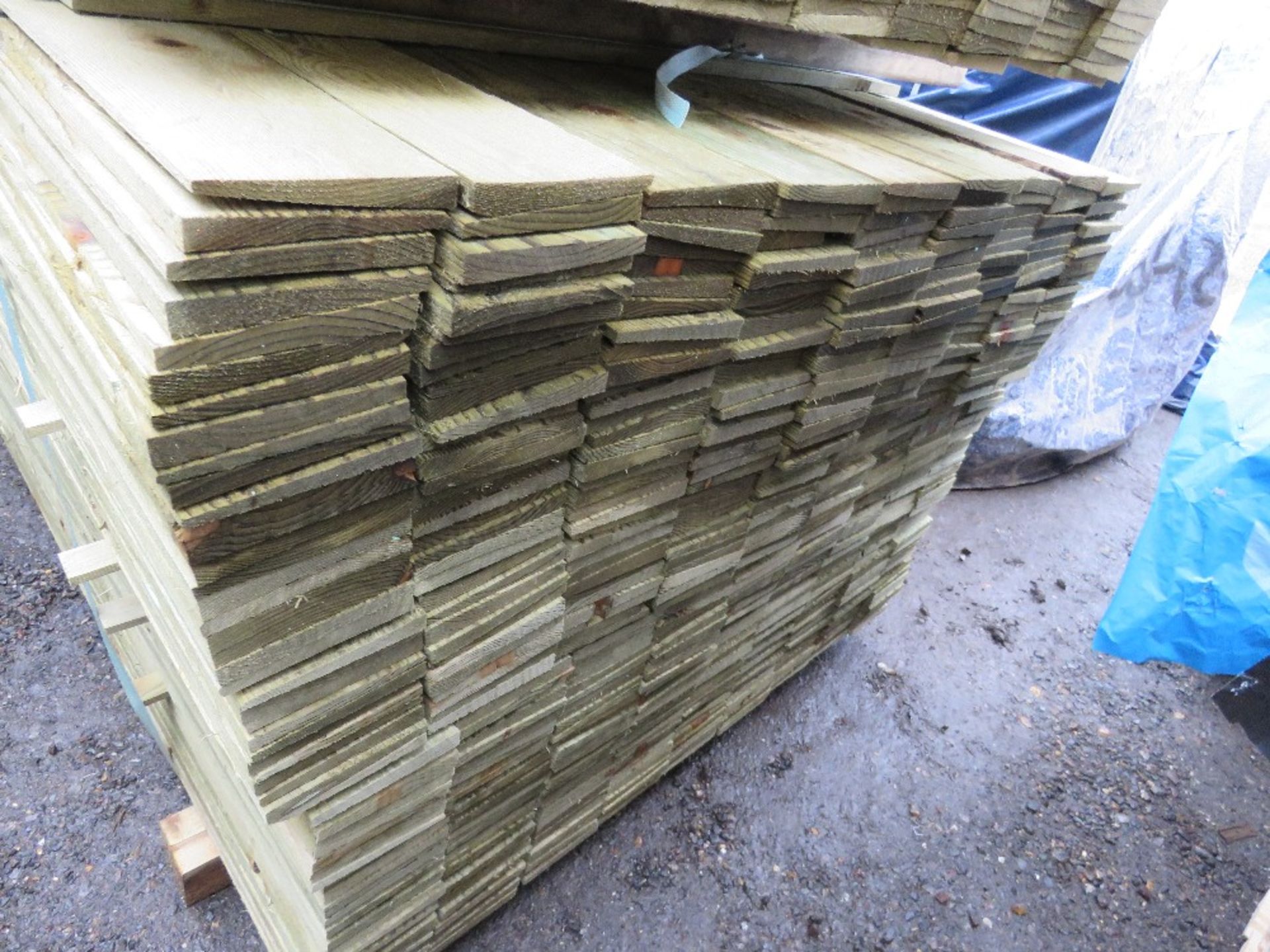 LARGE PACK OF TREATED FEATHER EDGE TIMBER FENCE CLADDING BOARDS: 100MM WIDTH @ 1.8M LENGTH APPROX. - Image 2 of 2