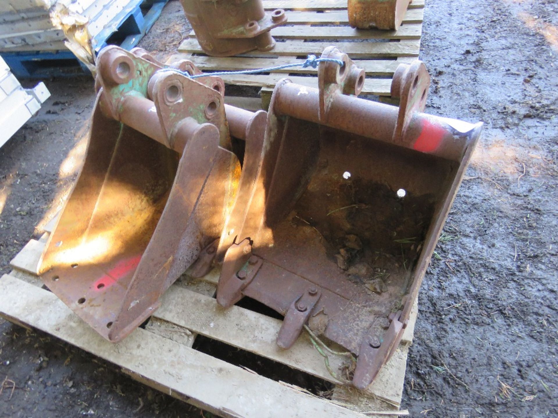 3NO EXCAVATOR BUCKETS: 18", 12", 24" ON 30MM PINS APPROX. - Image 2 of 3