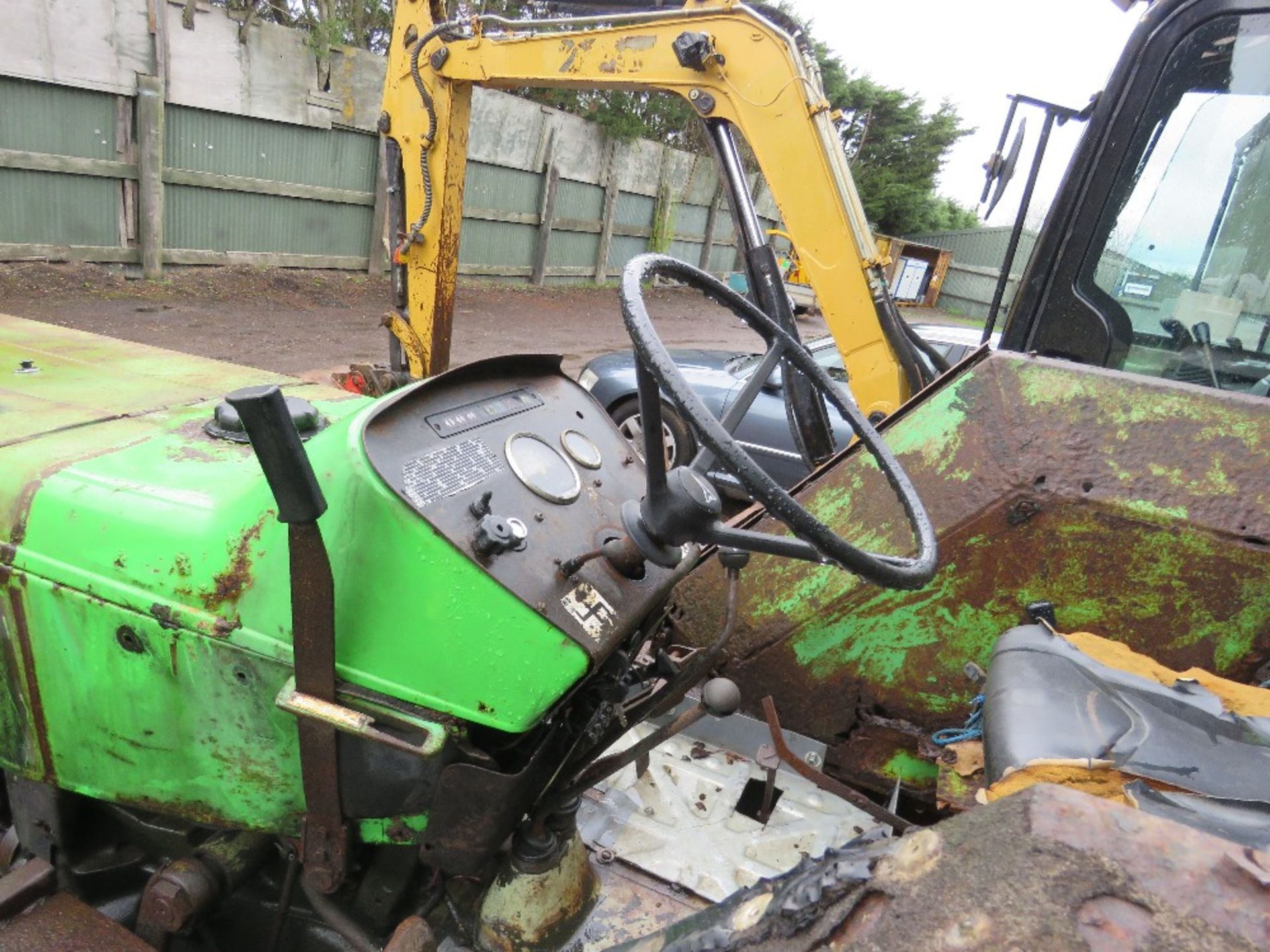 DEUTZ D6806 2WD AGRICULTURAL TRACTOR. WHEN TESTEDW AS SEEN TO DRIVE, STEER AND BRAKE, PTO TURNED AND - Image 3 of 4