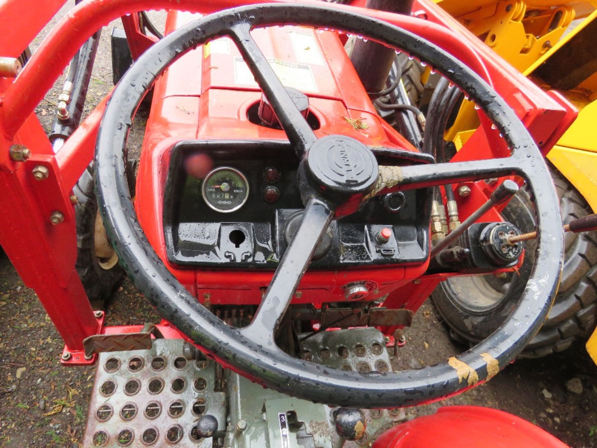 YANMAR YM1510D 4WD COMPACT TRACTOR WITH V1 FOREND LOADER PLUS A BALL HITCH TRAILER FRAME. SHOWING 22 - Image 4 of 6