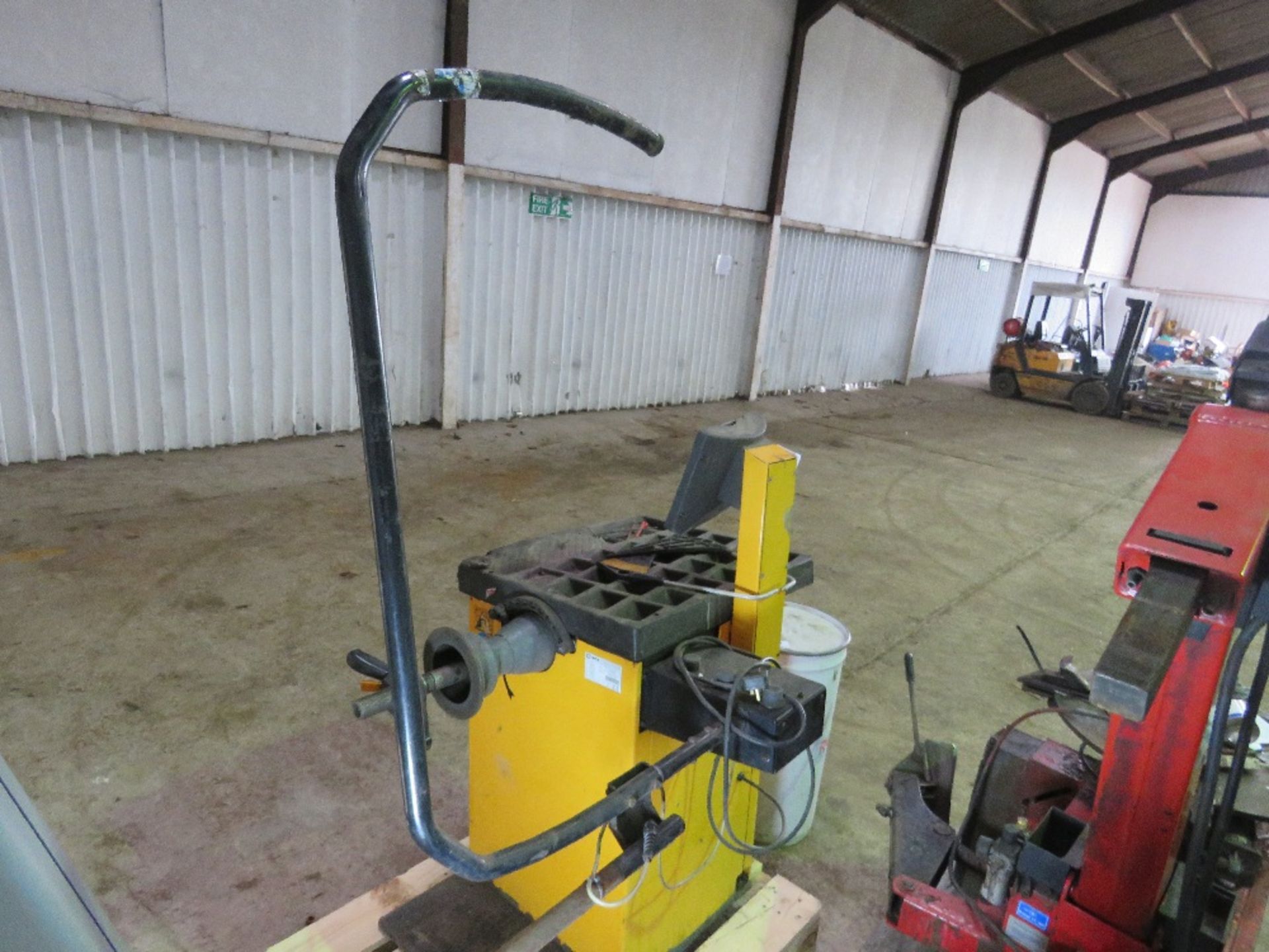 SICE 626 WHEEL BALANCER UNIT. THIS LOT IS SOLD UNDER THE AUCTIONEERS MARGIN SCHEME, THEREFORE NO VAT - Image 5 of 5