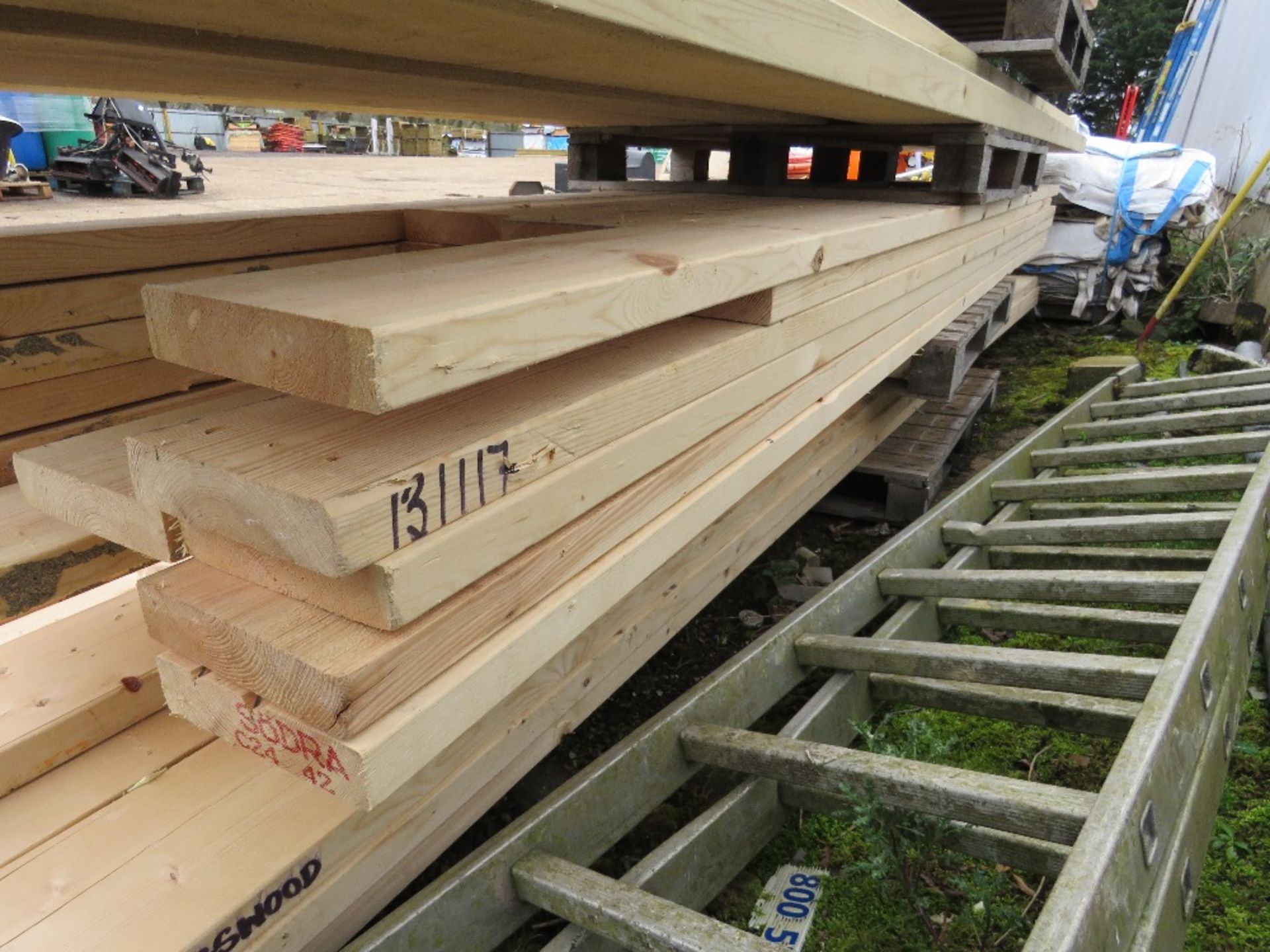 PALLET CONTAINING 8" X 2" TIMBERS: 3.4-4.2M LENGTH APPROX, 24NO PIECES IN TOTAL. SOURCED FROM DEMOL - Image 3 of 3