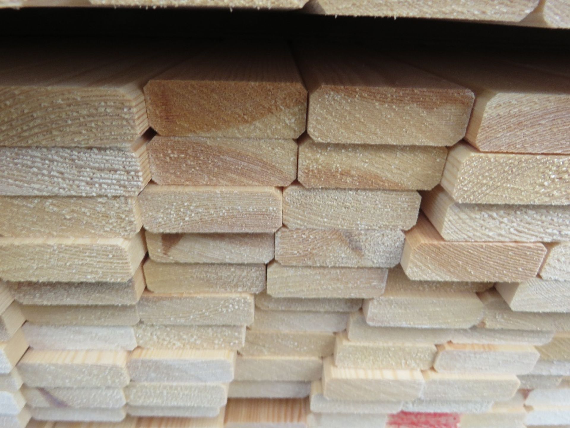 EXTRA LARGE PACK OF UNTREATED VENETIAN PALE TIMBER CLADDING SLATS: 1.73M LENGTH X 45MM X 17MM WIDTH - Image 3 of 3