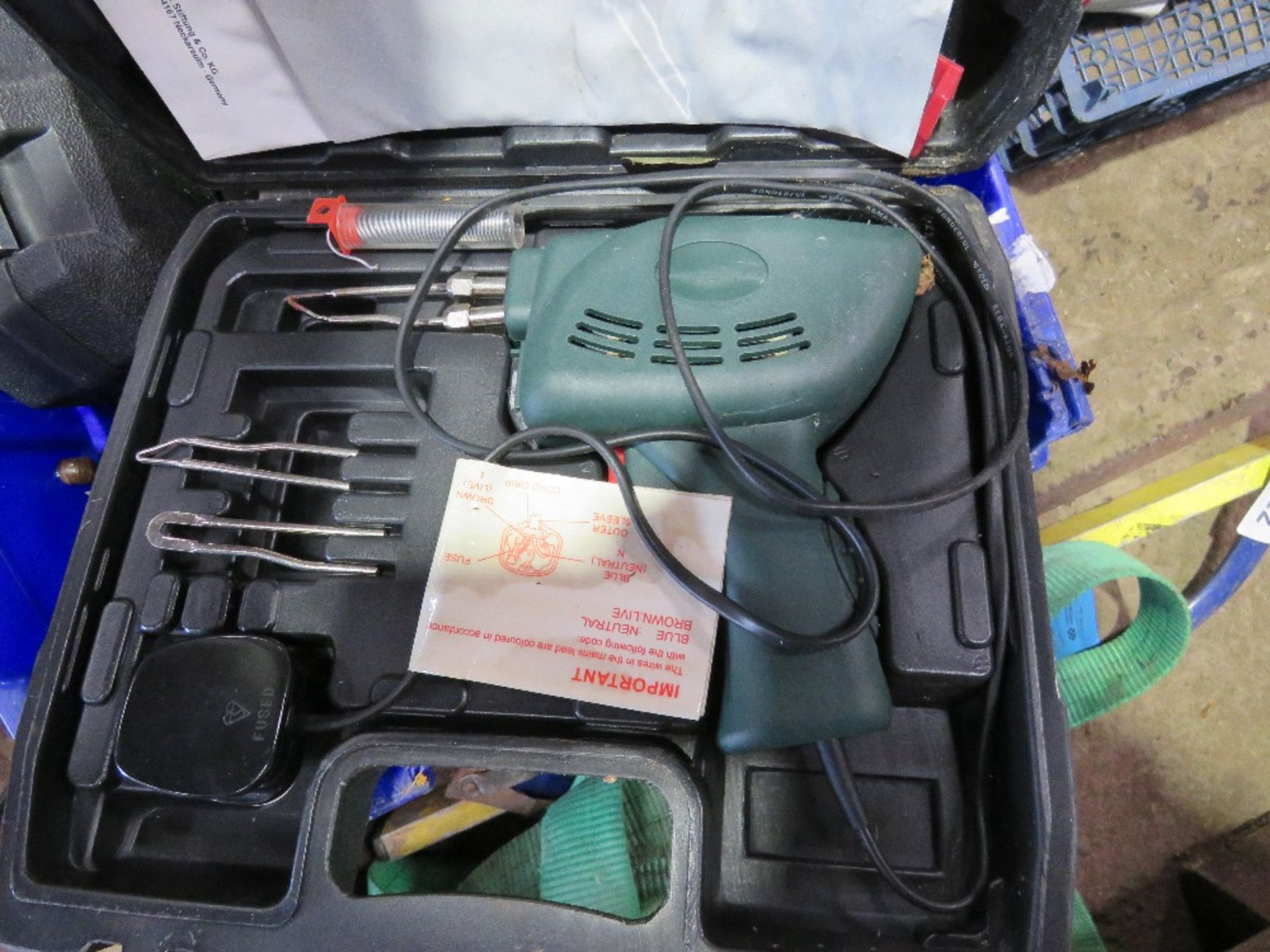 BOX OF ASSORTED POWER TOOLS AND SUNDRIES. THIS LOT IS SOLD UNDER THE AUCTIONEERS MARGIN SCHEME, T - Image 4 of 5