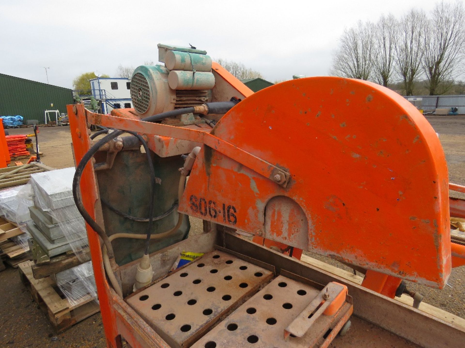 REDBAND 110 VOLT SLAB CUTTING SAWBENCH. - Image 3 of 5