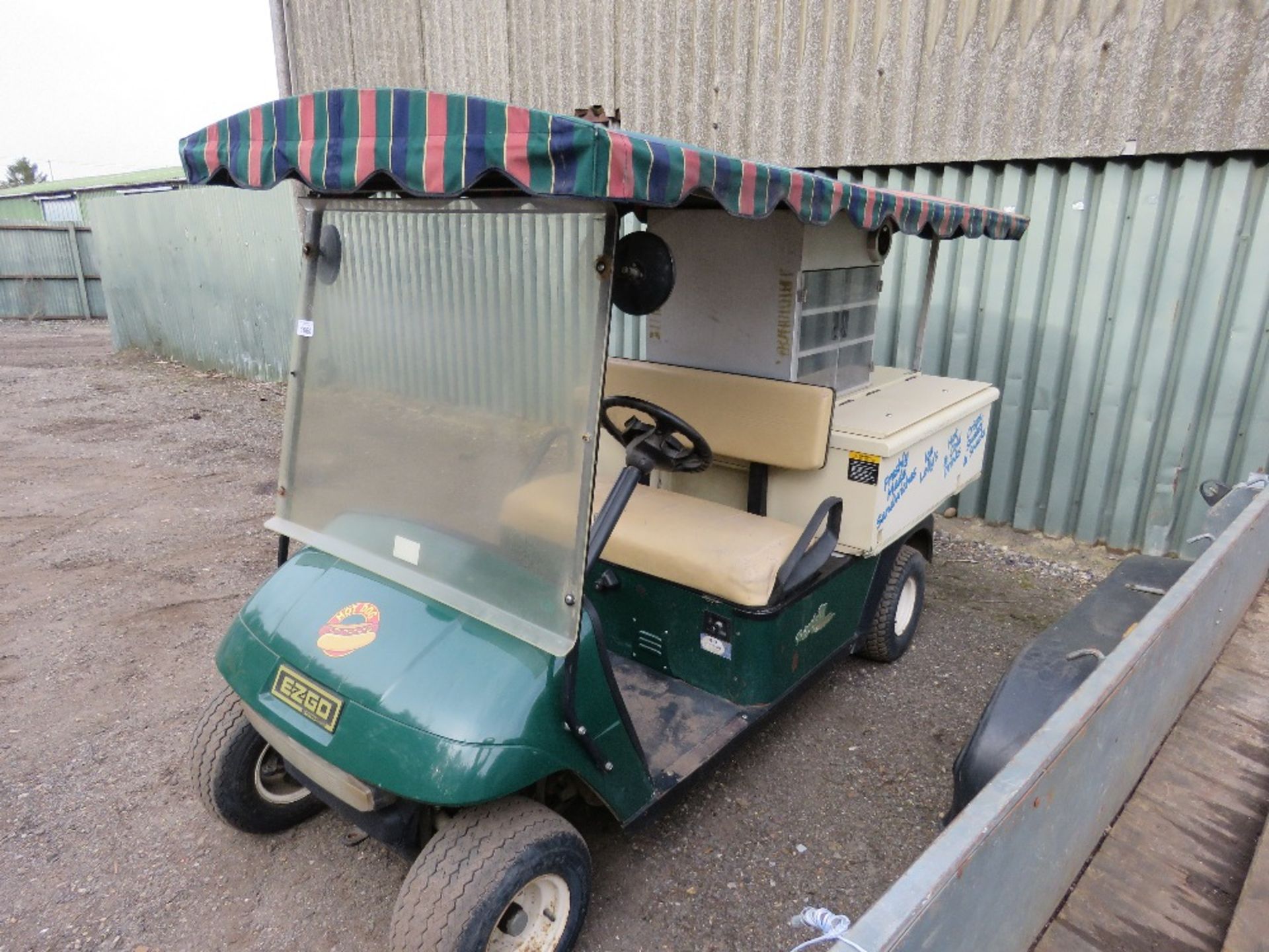 EZGO PETROL ENGINED GOLF BUGGY / CATERING TRUCK. DIRECT FROM FISHING LAKES WHO NO LONGER PROVIDE CAT - Image 2 of 20